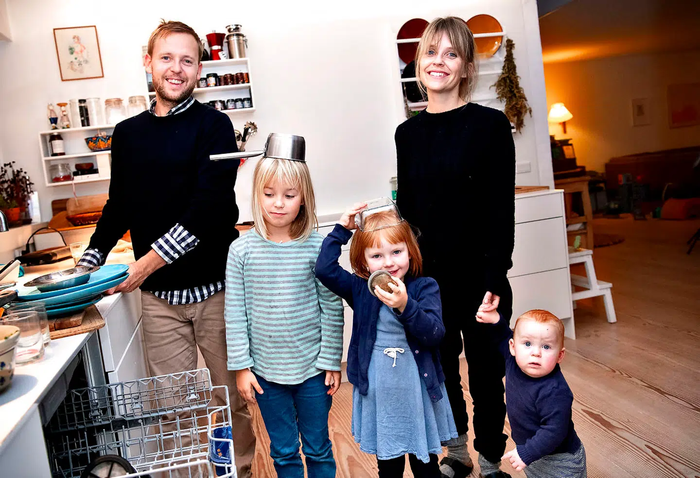 Hjemme i Herlev hos Christina og Jeppe og deres tre børn, pigerne Anna og Ingrid – og den yngste, Asger, som er født hjemme med 'privat' jordemoder.