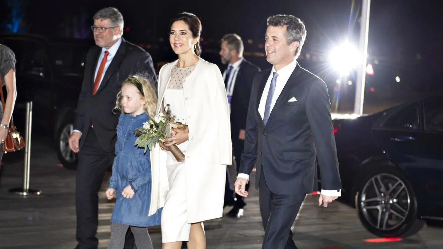 Kronprinsparret ankommer her til uddelingen af Kronprinsparrets Priser i Musikkens Hus i Aalborg, lørdag 24. november 2018. Kronprinsparret uddeler hvert år fire priser: Kronprinsparrets Kulturpris på 500.000 kroner, Kronprinsparrets Sociale Pris på 500.000 kroner samt Kronprinsparrets to Stjernedryspriser på 100.000 kroner der i år gik til filminstruktøren Annika Berg og Fundamentet i Aarhus.. (Foto: Henning Bagger/Ritzau Scanpix)