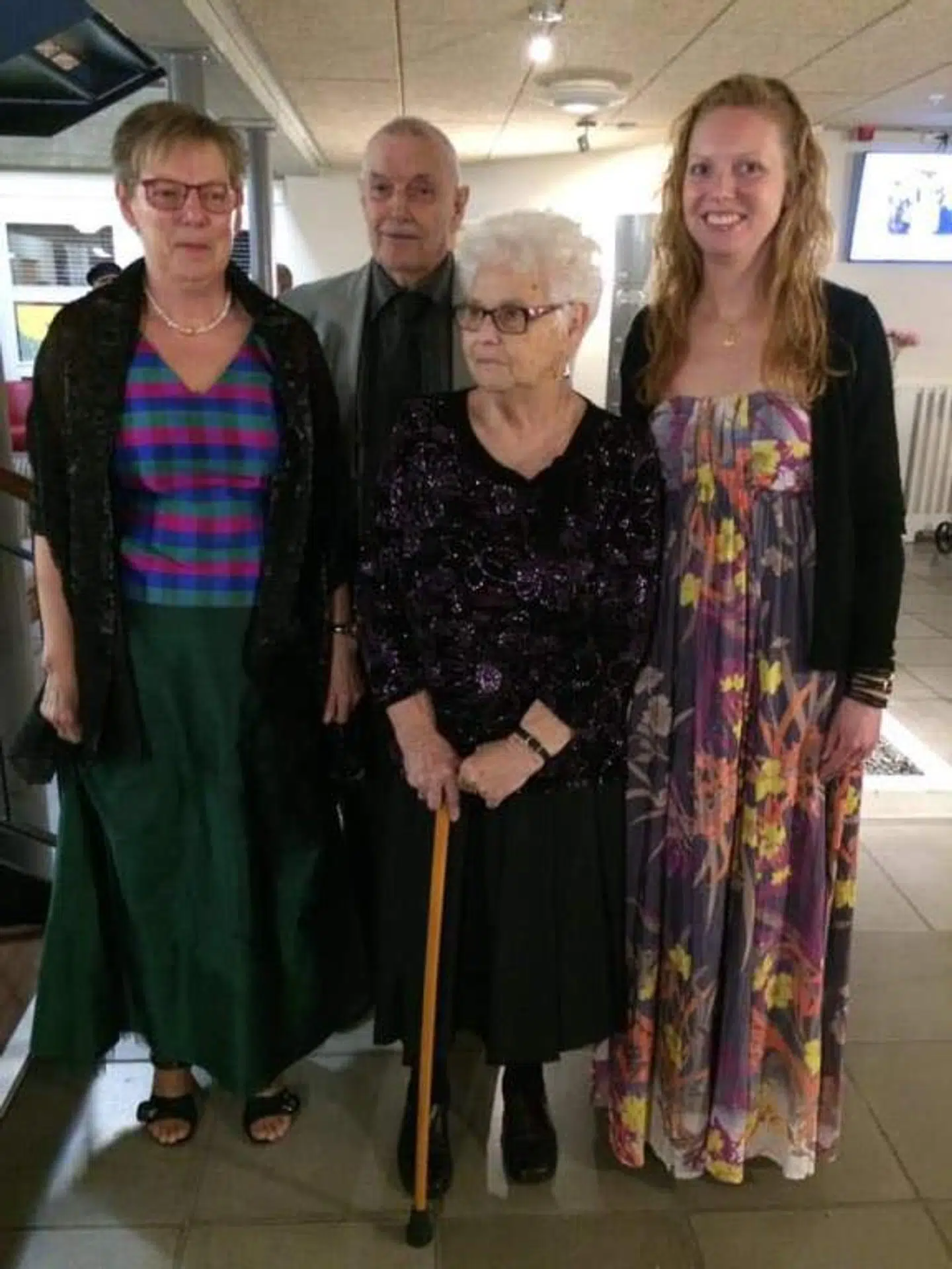 Tre generationer klar til middag og fest: Datteren Jytte, Egon, Marie og barnebarnet Janni. (Privatfoto)