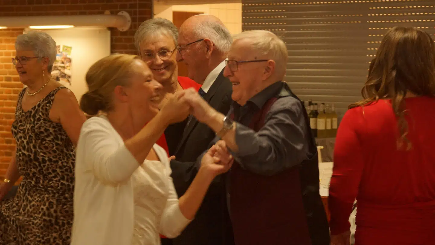 Efter middagen var der musik og dans. (Foto: Dragsbækcentret)