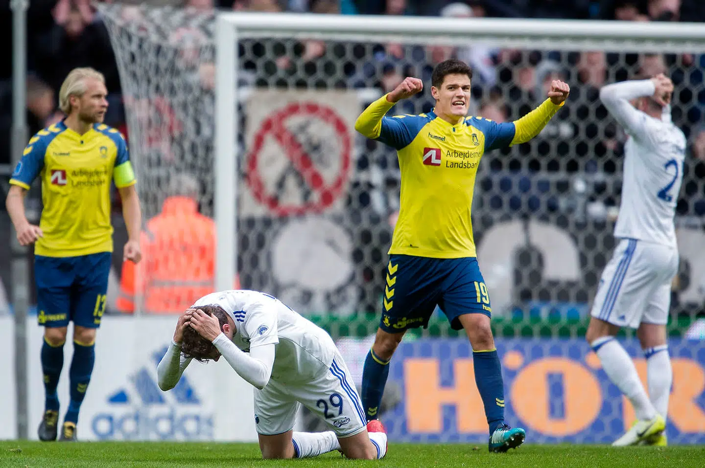 Christian Nørgaard jubler efter en sejr over FCK i januar.