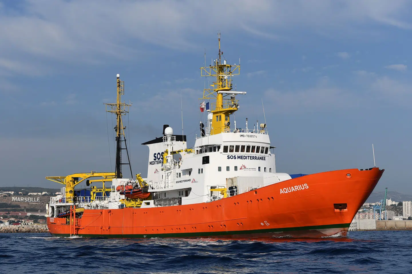 Skibet Aquarius, der er drevet af nødhjælpsgrupperne Læger uden Grænser og SOS Mediterranée, anvendes til at samle nødstedte migranter op i den centrale del af Middelhavet. Boris Horvat/Ritzau Scanpix