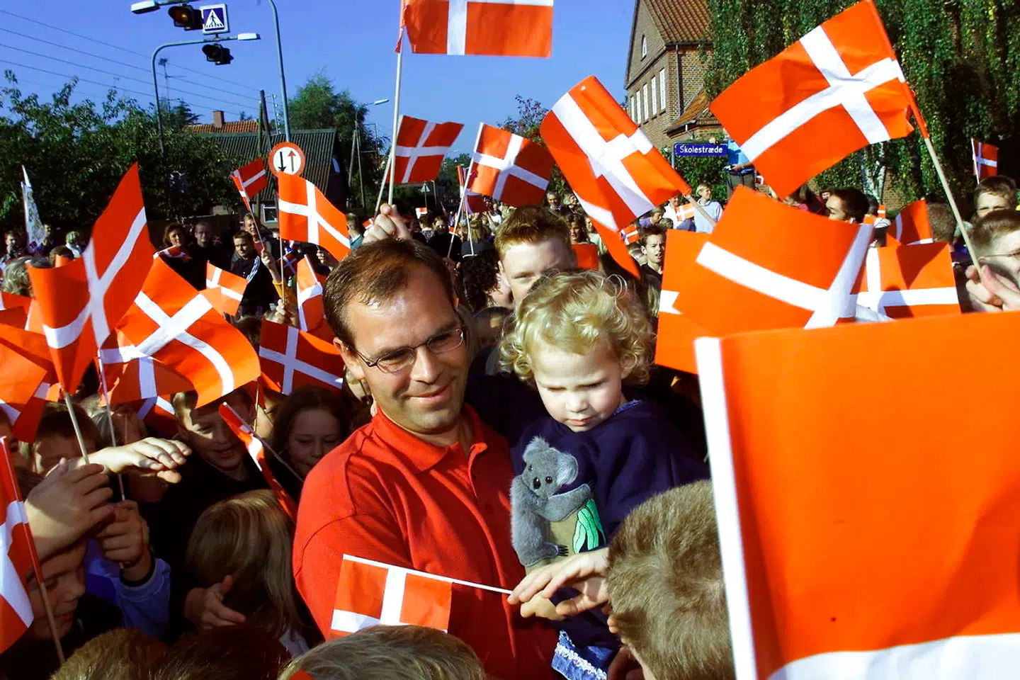 Kvindehåndboldlandsholdets daværende træner Jan Pytlick havde datteren Camilla på armen, da han efter OL 2000 i Sydney blev hyldet ved hjemkomsten af op mod 2000 begejstrede Thurø-borgere.