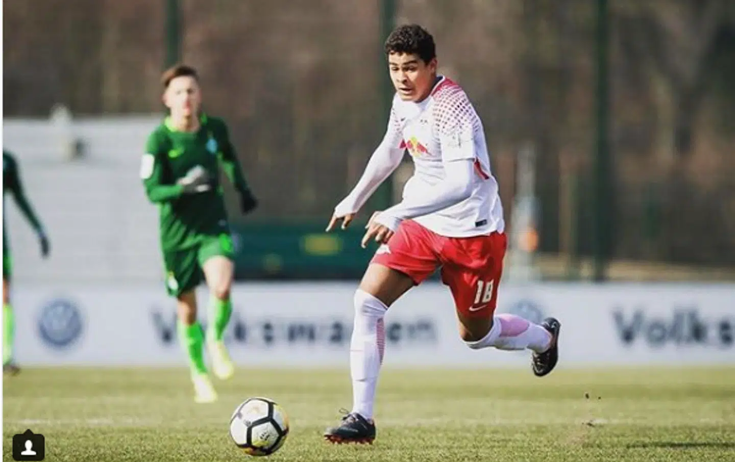 AGF-træner David Nielsens søn, Noah Emmanuel Jean Holm, spiller på den tyske klub RB Leipzigs U19-hold.