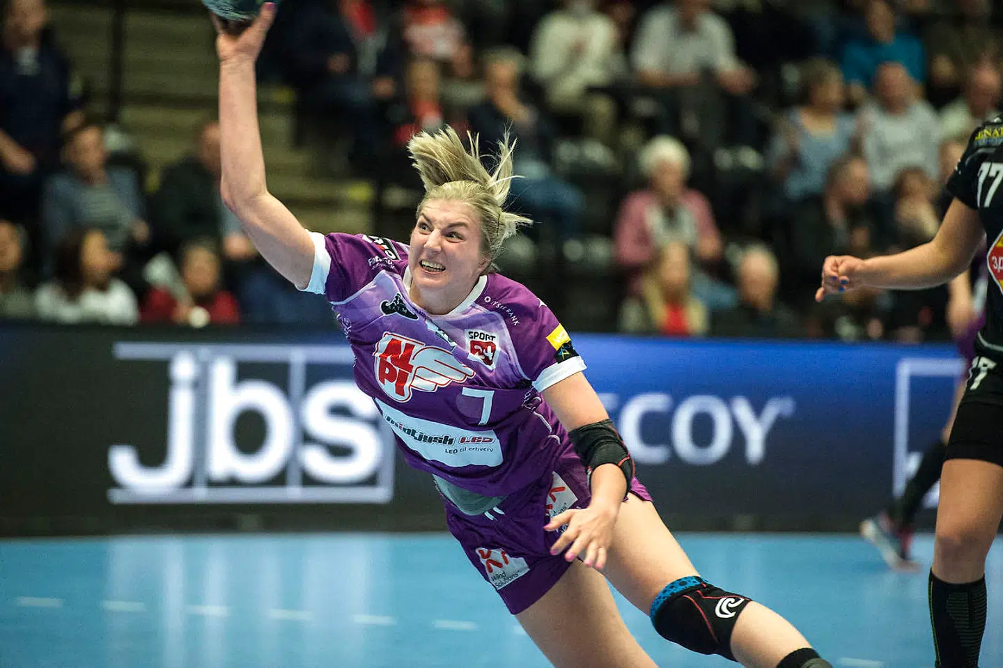 Linn Blohm, der i sidste sæson sad udenfor på grund af graviditet, i aktion for FCM Håndbold i en kamp i Champions League mod HC Vardar.