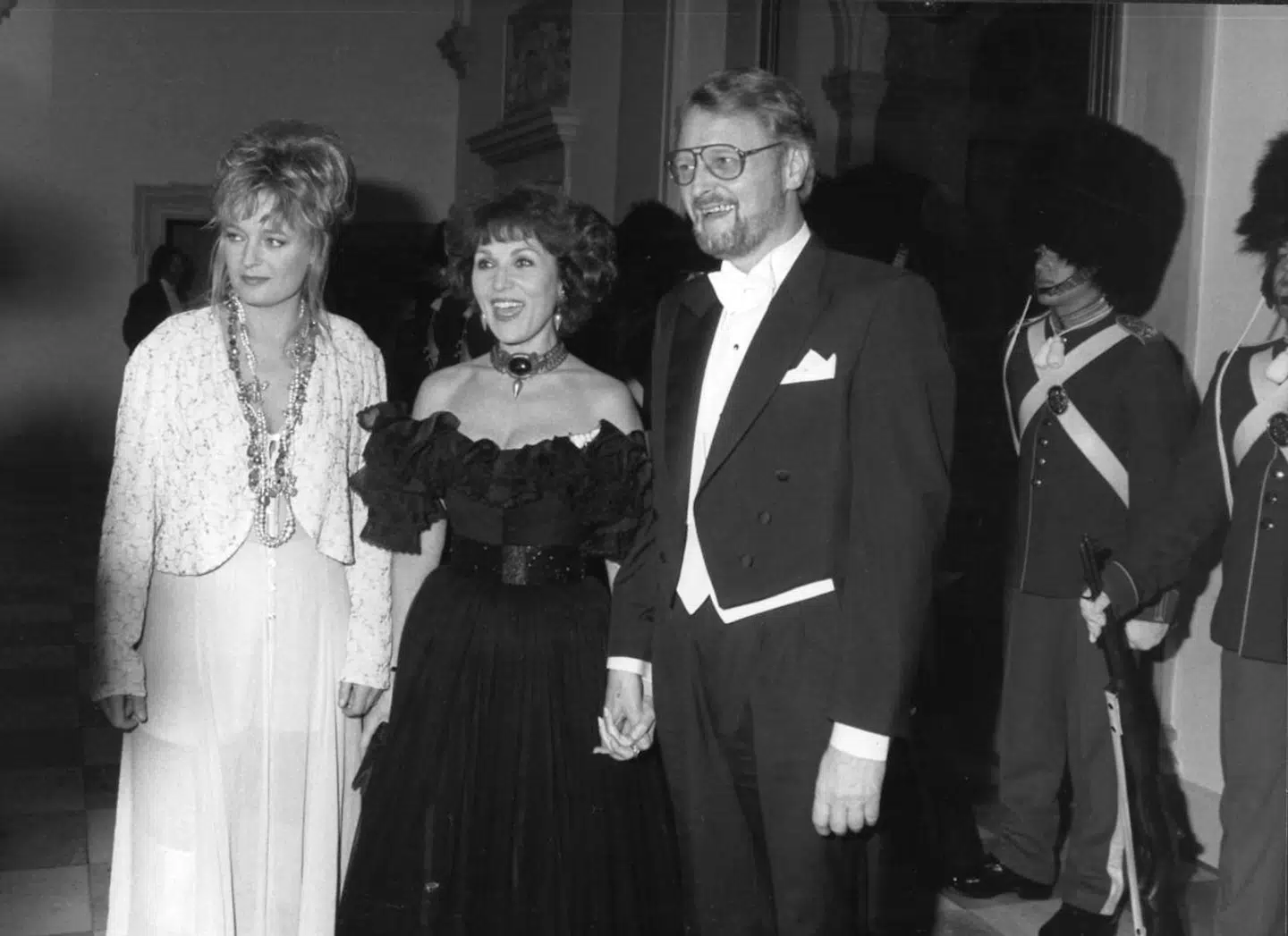 Anne Linnet, Susse Wold og Bent Mejding til fest på Christiansborg Slot, inviteret af Dronningen.