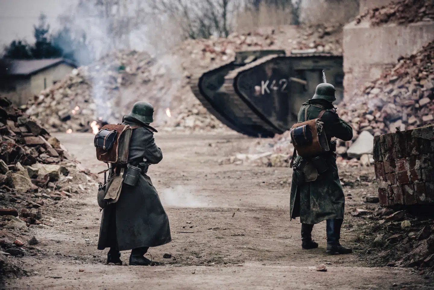 »Krigsscenerne« udstiller billedet af en kærlighedshistorie, der med vold og magt skal pakkes ind i den forfærdelige historie om Første Verdenskrig, mener Peter Ernstved Rasmussen