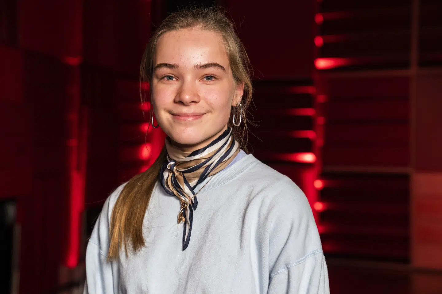 15-årige Safina Coster-Waldau, som til daglig går i 9. klasse, spiller rollen som den forældreløse pige Simone i DR's julekalender Theo og den magiske talismand. Martin Sylvest/Ritzau Scanpix