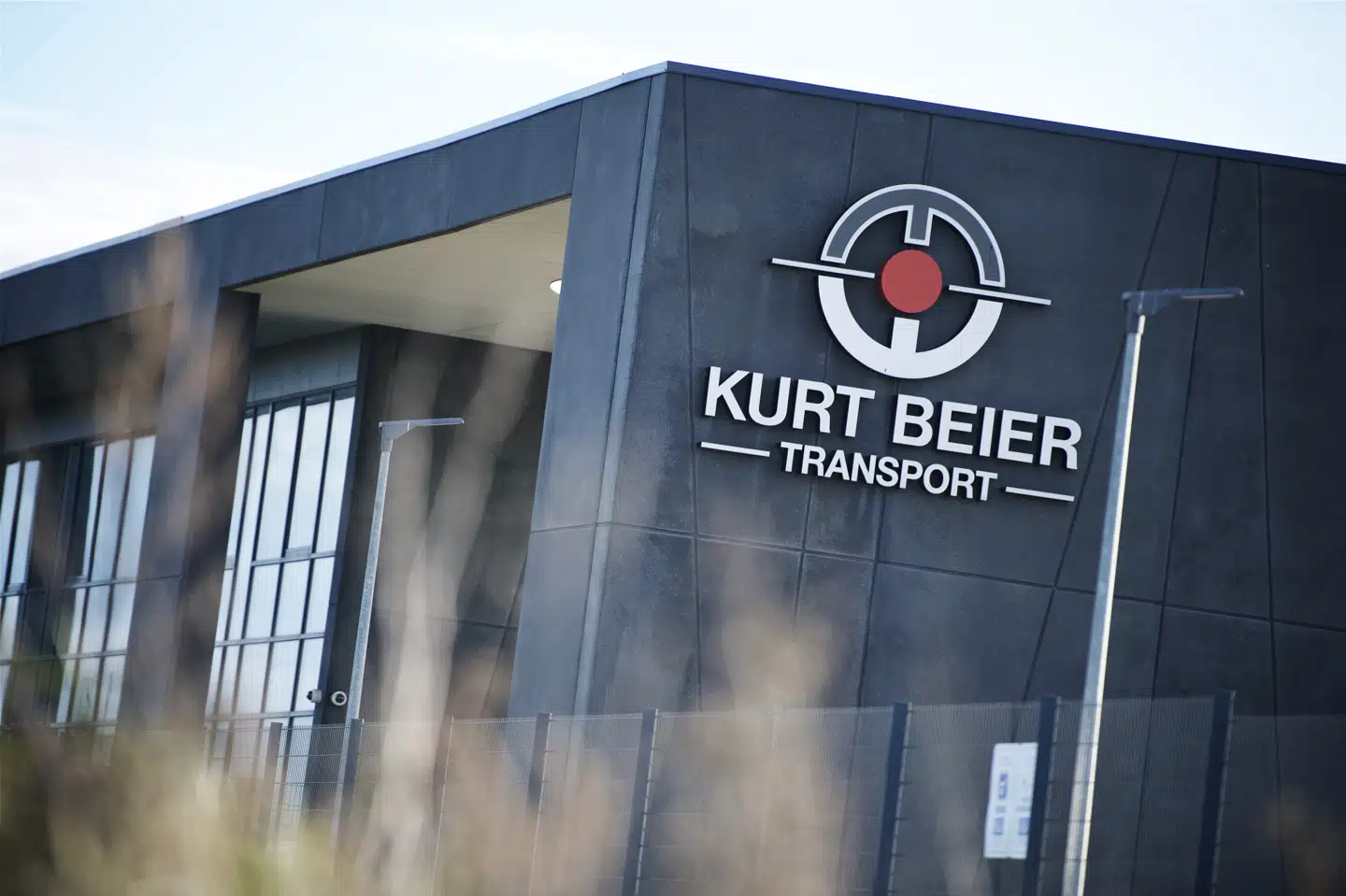 Vognmandsvirksomheden Kurt Beier Transport A/S' domicil og hovedkvarter i Esbjerg. Aabenraa Kommune politianmelder transportfirmaet Kurt Beier Transport for omstridt chaufførlejr i Padborg. Det skriver Fagbladet 3F. (Arkiv). Christer Holte/Ritzau Scanpix