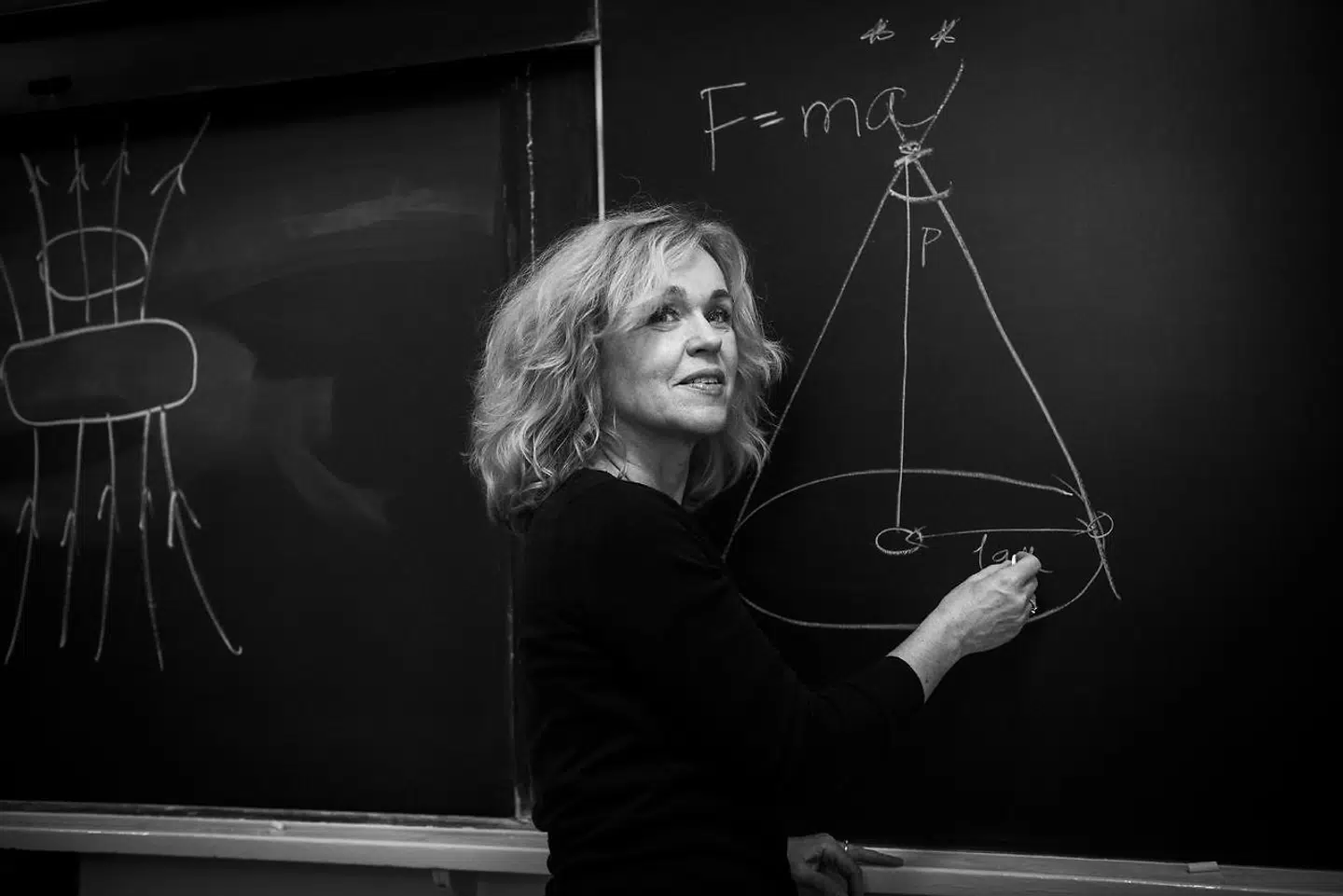 Astrofysiker Anja C. Andersen, blev som den første herhjemme professor i "offentlighedens forståelse af naturvidenskab". Fotograferet på Niels Bohrs kontor og auditorium på Niels Bohr institutet.