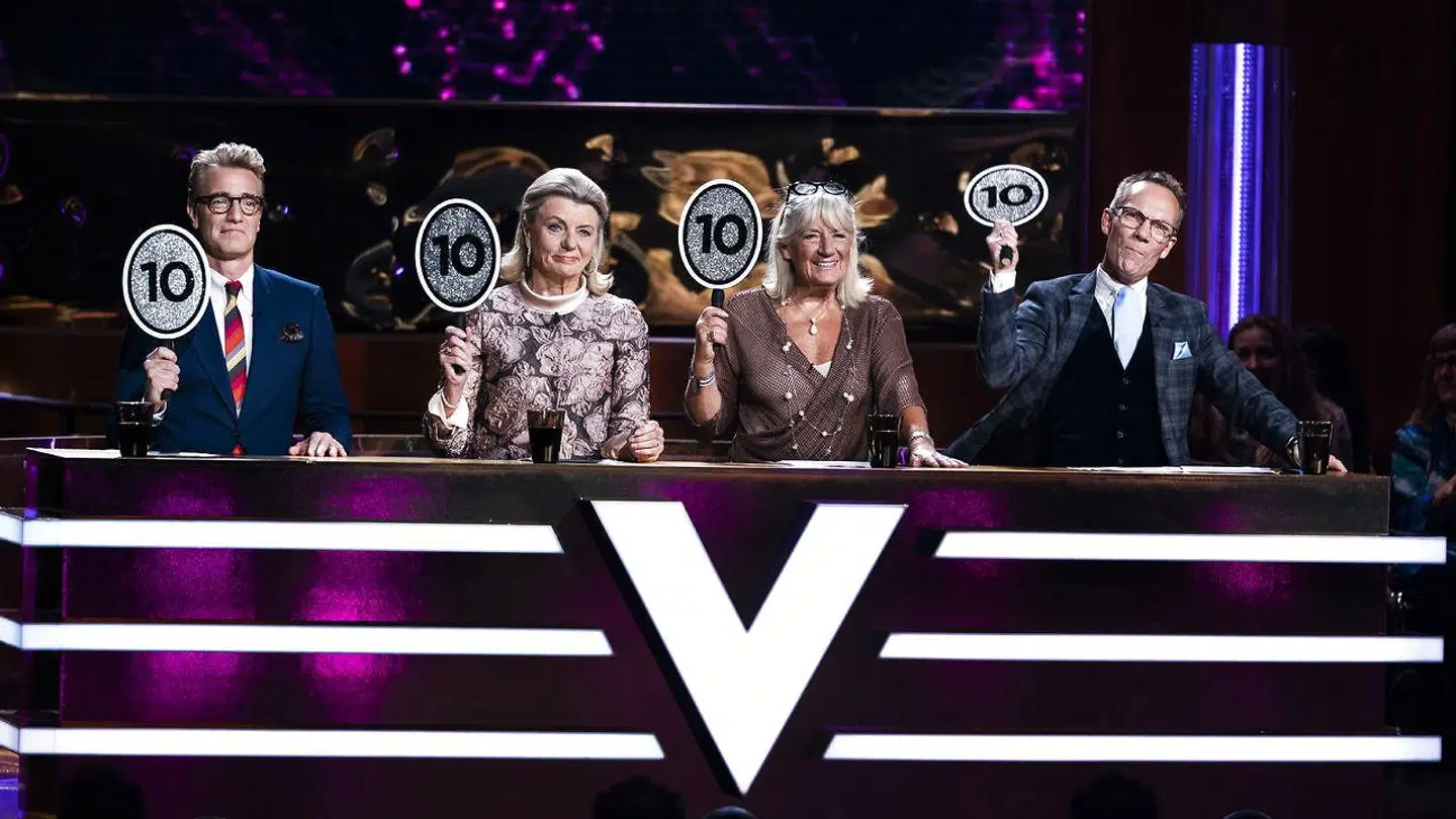 Dommerne Nikolaj Hübbe, Anne Laxholm, Britt Bendixen og Jens Werner var imponeret over Molly Egelind og Mads Vad,