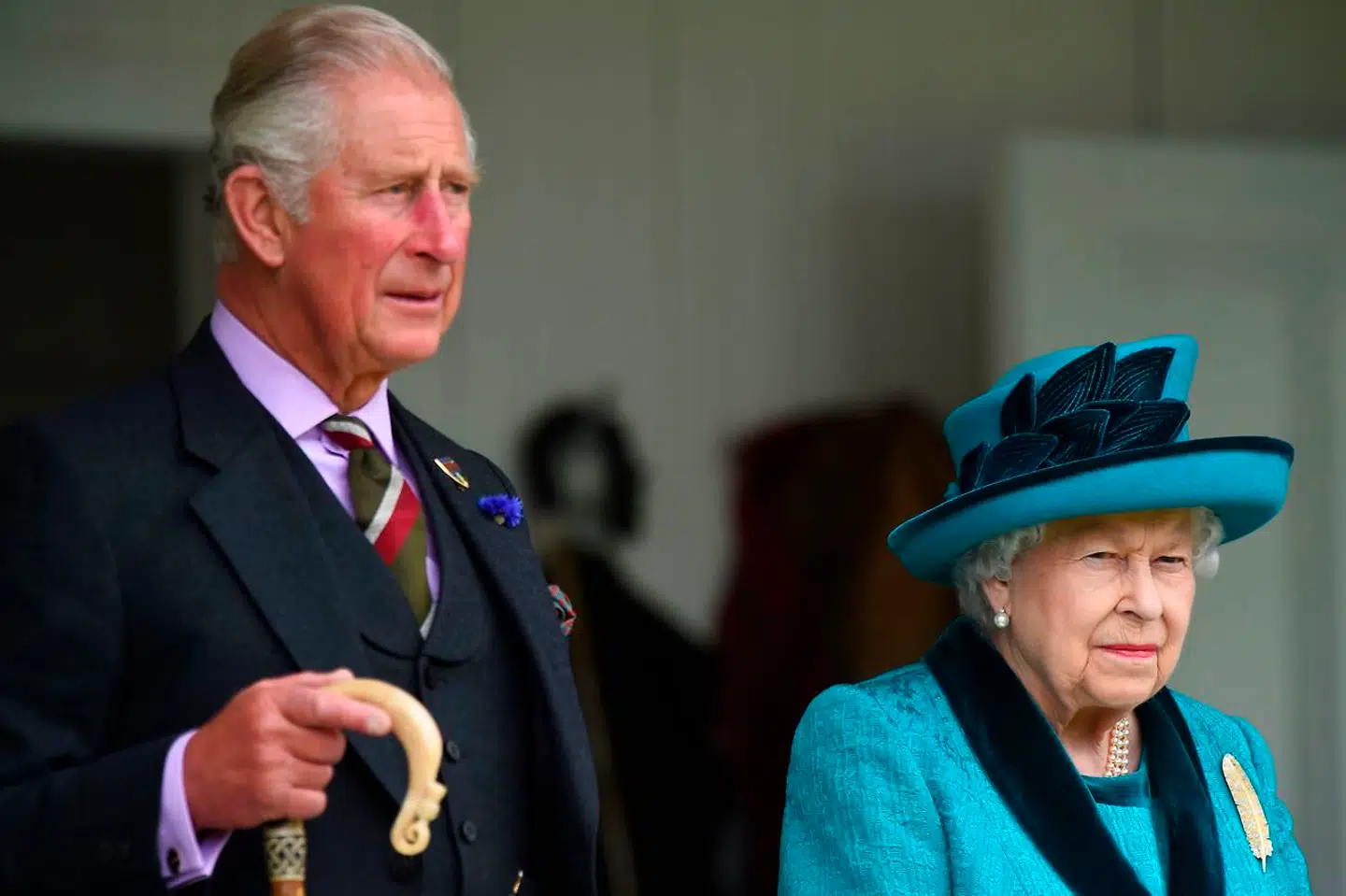 Prins Charles og hans mor, dronning Elizabeth II.
