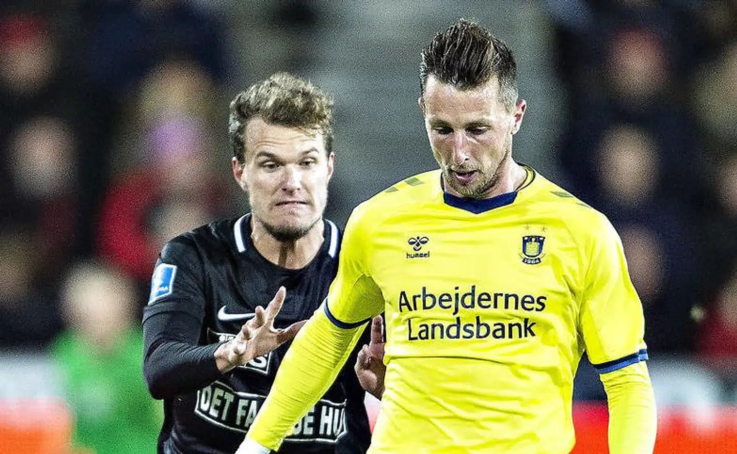 Brøndbys Kamil Wilczek mod FC Midtjyllands Alexander Scholz i Superligakampen FC Midtjylland mod Brøndby IF på MCH-Arena i Herning.