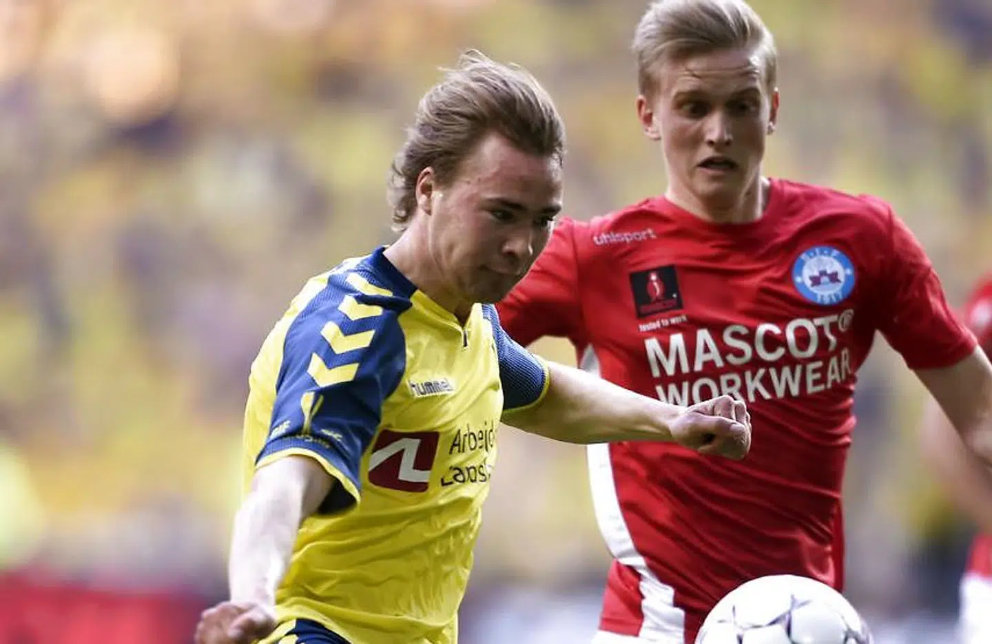Simon Tibbling i aktion mod Silkeborg.