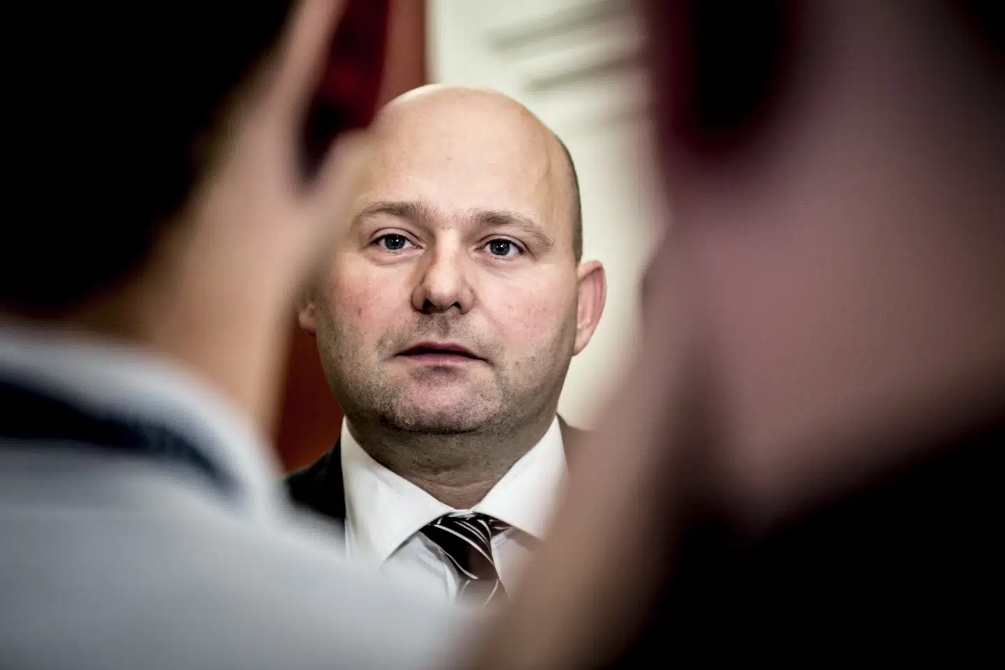Justitsminister Søren Pape Poulsen ankommer åbner for at se på, om der er brug for mere til at styrke bagmandspolitiets hvidvaskenhed. Det skriver Politiken. Arkiv. Mads Claus Rasmussen/Ritzau Scanpix