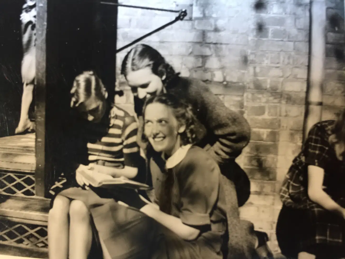 Liss Mellemgaard var blot en teenager, da Anden Verdenskrig kom til at inkludere Danmark i 1940. Hun blev en del af modstandskampen mod den tyske besættelsesmagt, fordi hun ikke brød sig om, at 'der var fremmede i gaderne', siger hun.