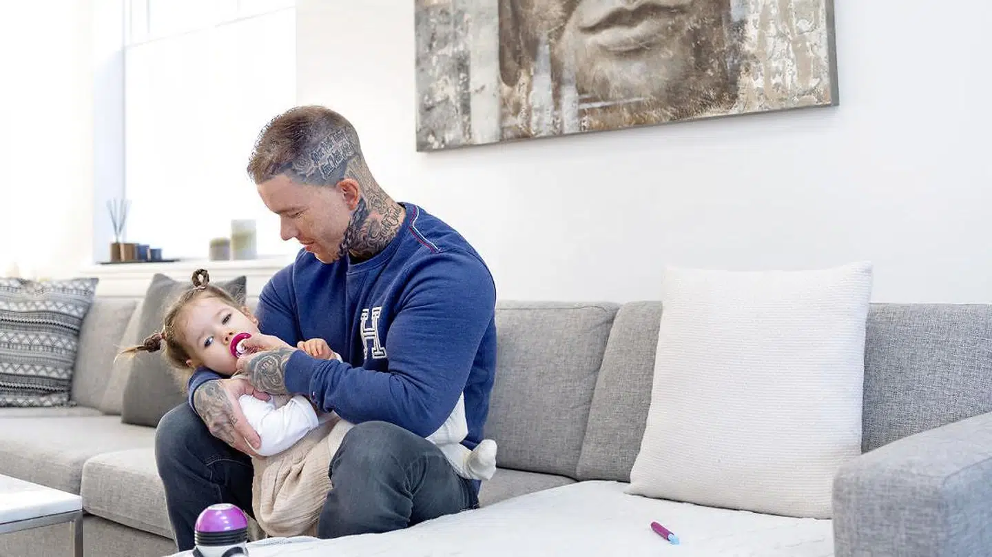 Martin har oprettet fonden Rare Genetic Diseases, her samler han ind til forsking i Isabellas genfejl. Forskning, der også vil hjælpe andre børn med samme genfejl.