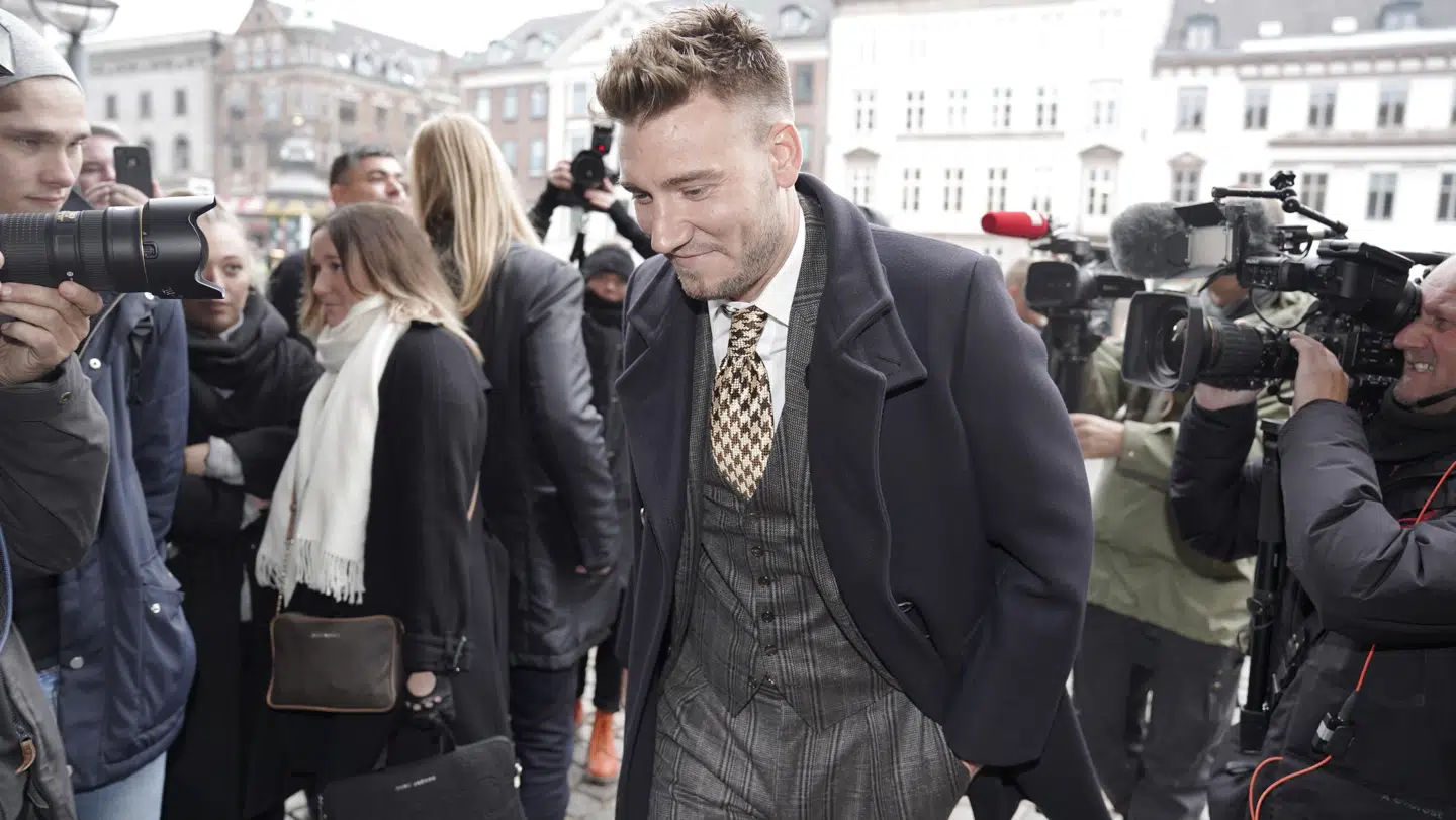 Nicklas Bendtner på vej ind i Københavns Byret.