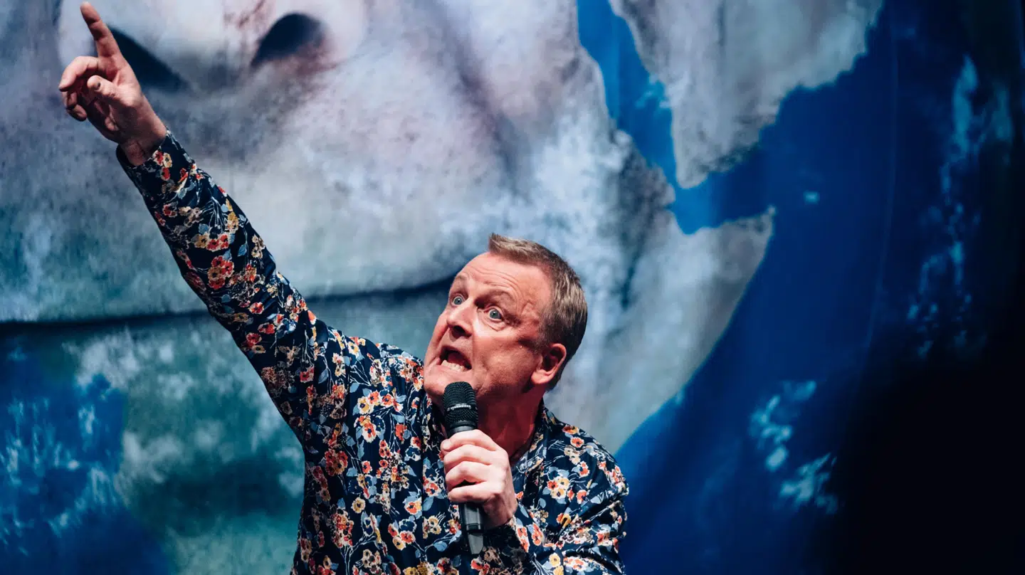 Overskuddet fra Jan Gintbergs finaleshow i Ringsted 8. november går til Røde Kors.