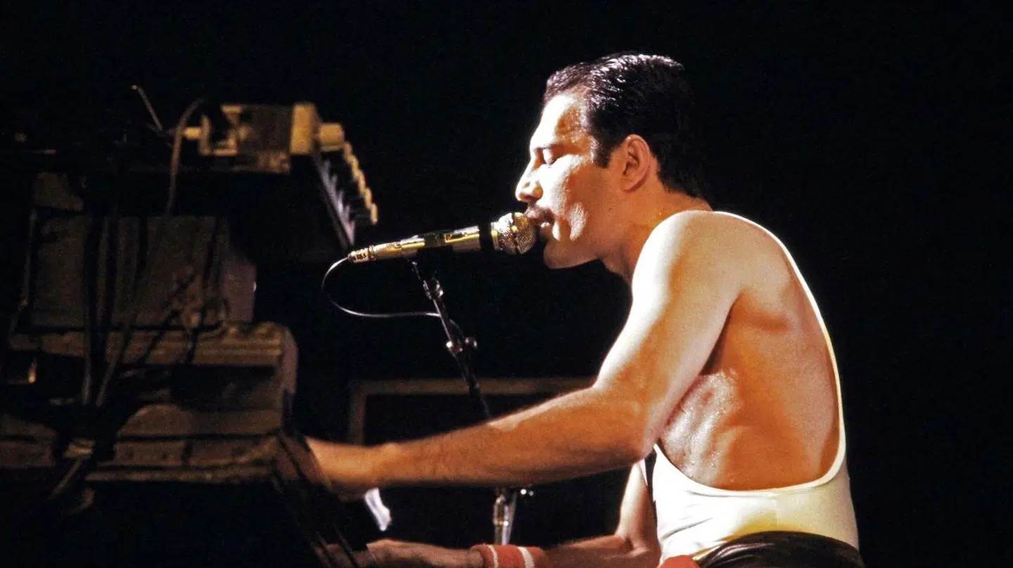 Freddie Mercury ved klaveret.