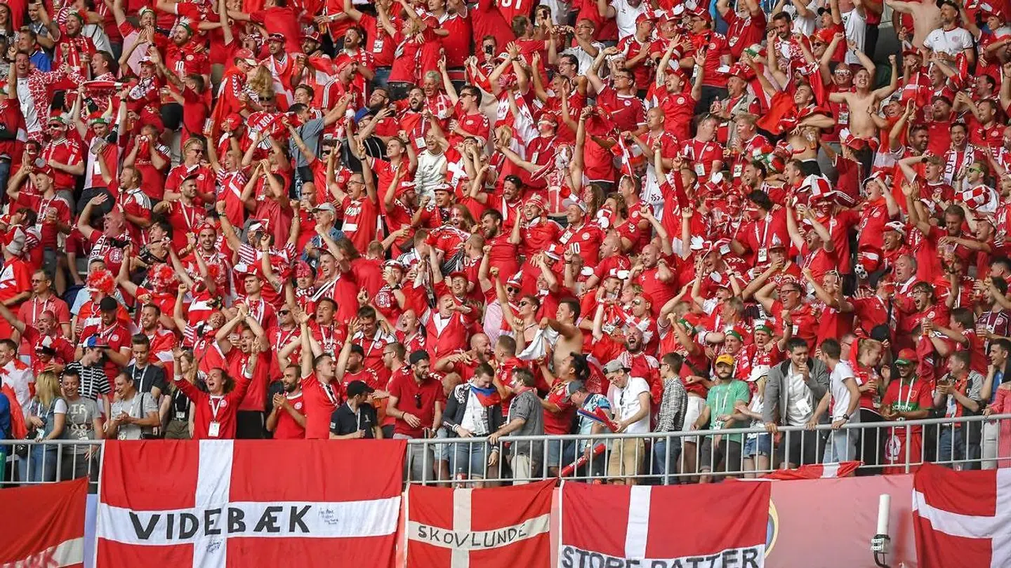Danske fans skal nu betale bøde for at kaste med øl-krus. (Foto: Ulrik Pedersen/Ritzau Scanpix)