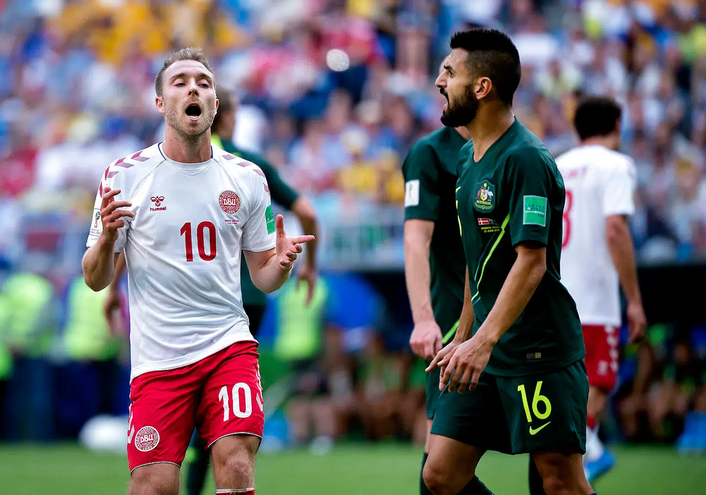 Det var i 1-1-kampen mod Australien, at kastene med ølkrusene fandt sted. Danmark røg senere ud til Kroatien i 1/8-finalerne efter straffesparkskonkurrence.