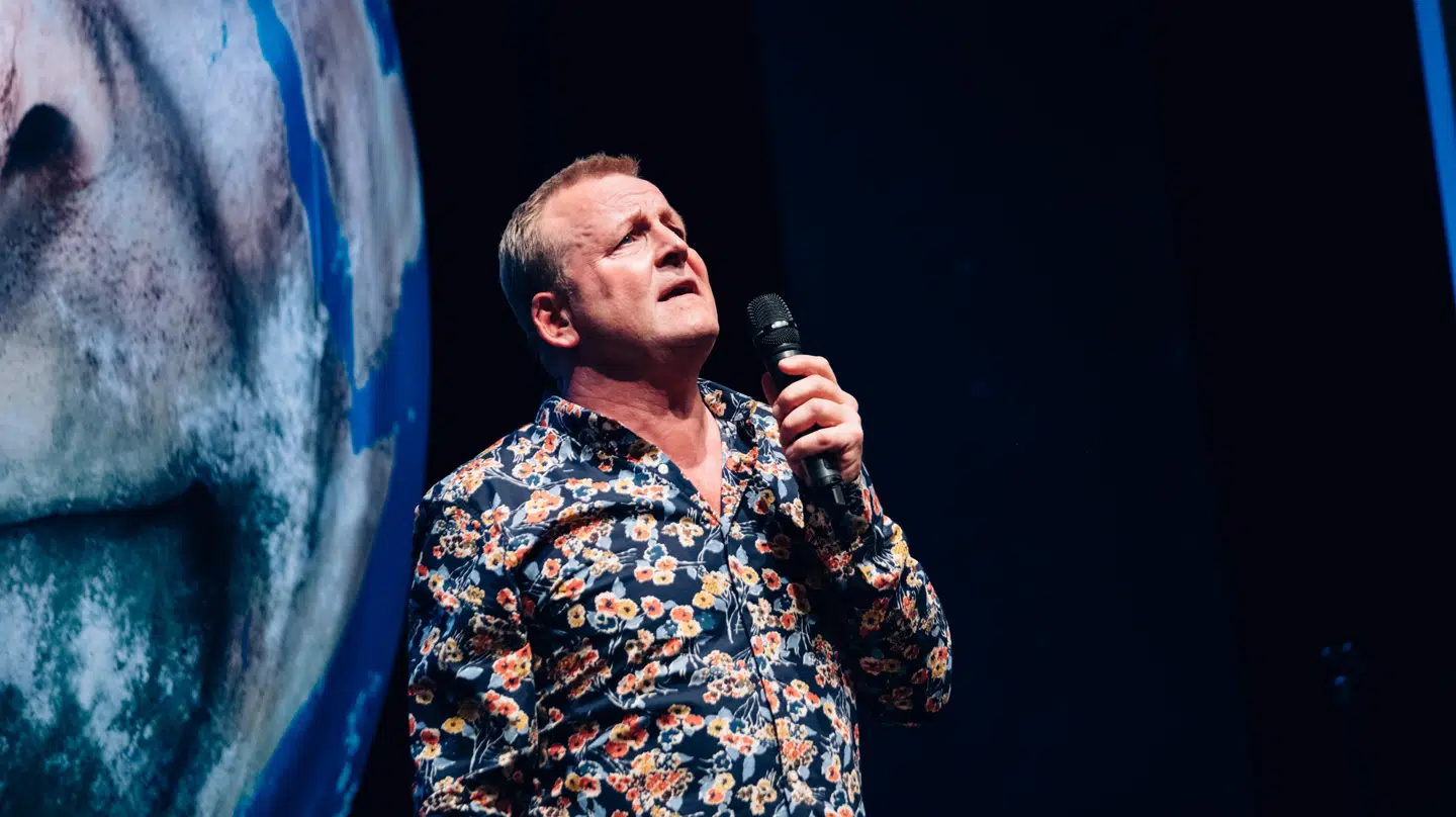 Jan Gintberg er udover Gintberg på kanten aktuel med showet Gintberg redder verden.