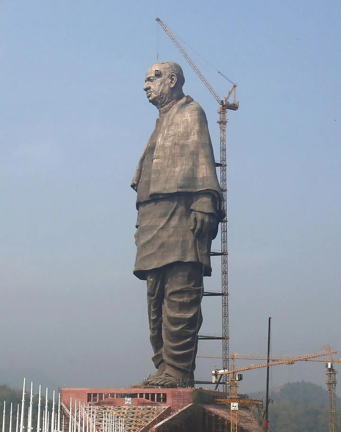 Statuen bliver rejst i Sardar Vallabhbhai Patel hjemdistrikt Gujarat i Indien.