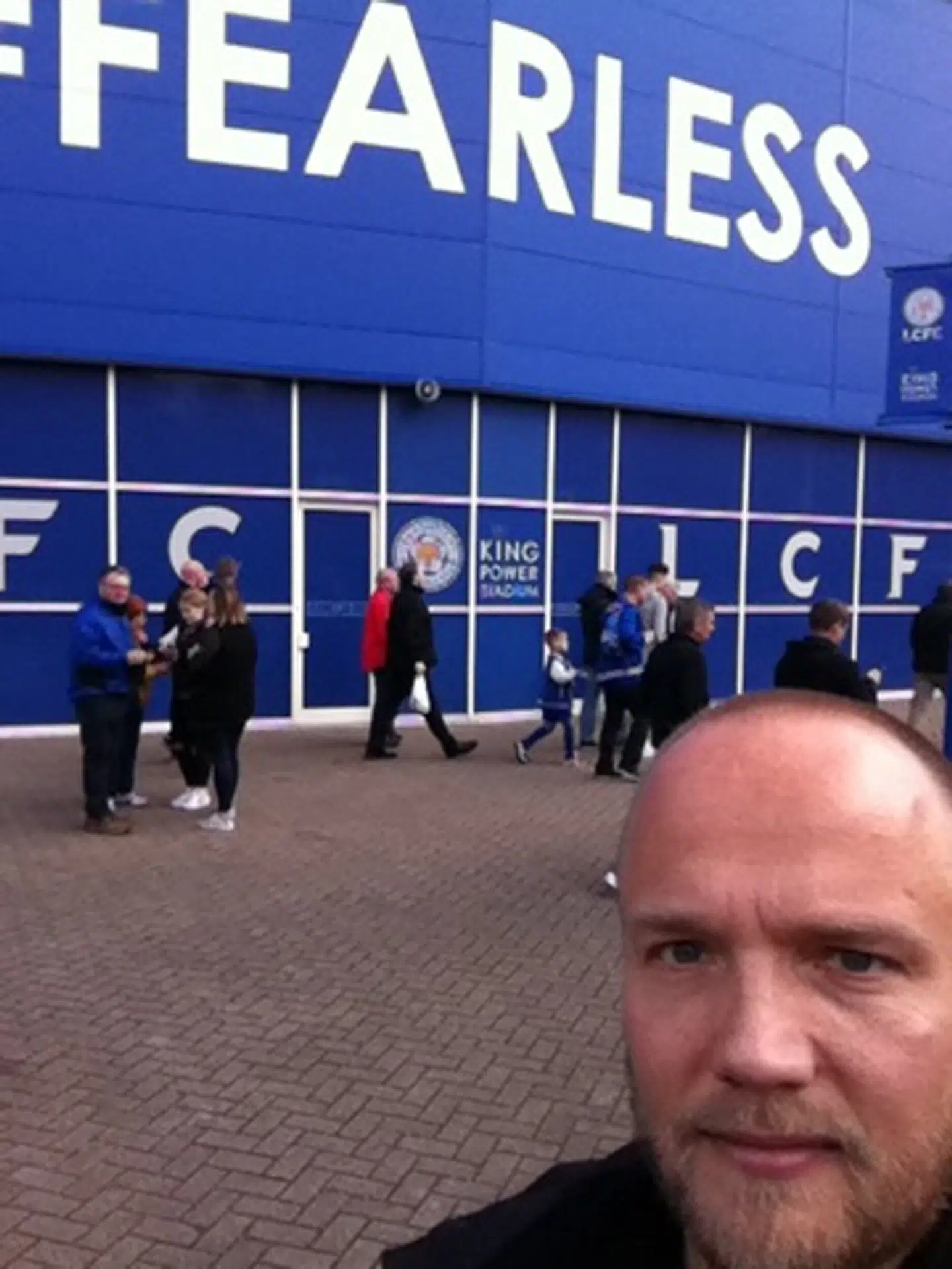 Frank Rask Poulsen foran King Power Stadium.