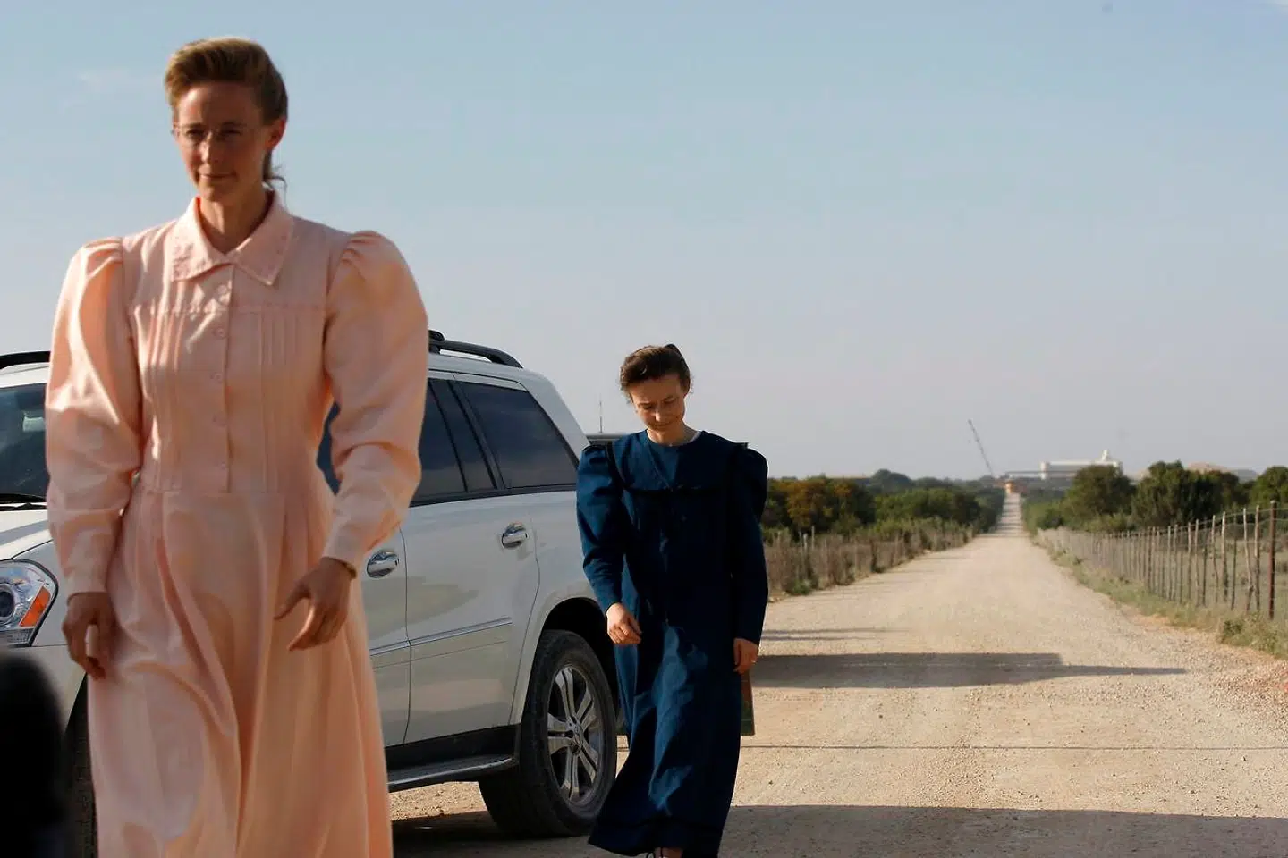 To kvindelige medlemmer af sekten FLDS fotograferet i 2008 efter en ransagning.