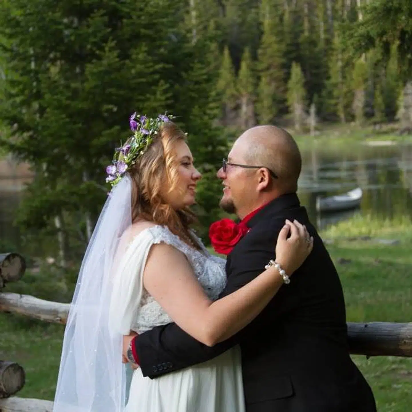 Sidste år blev Briell Decker gift med sin kæreste Stevan.