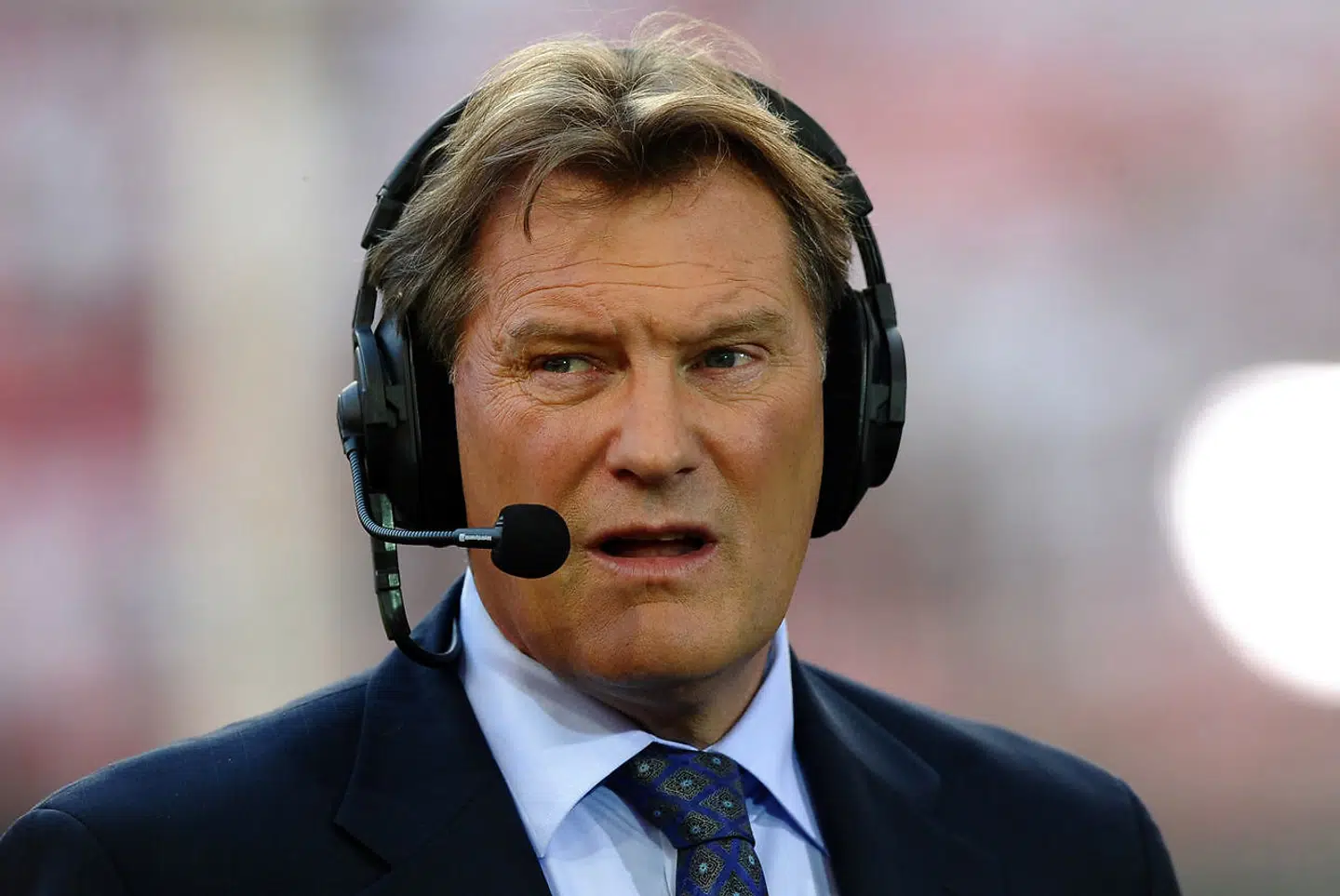 Glenn Hoddle blev lørdag kørt på hospitalet, efter han kollapsede i et engelsk tv-studie.