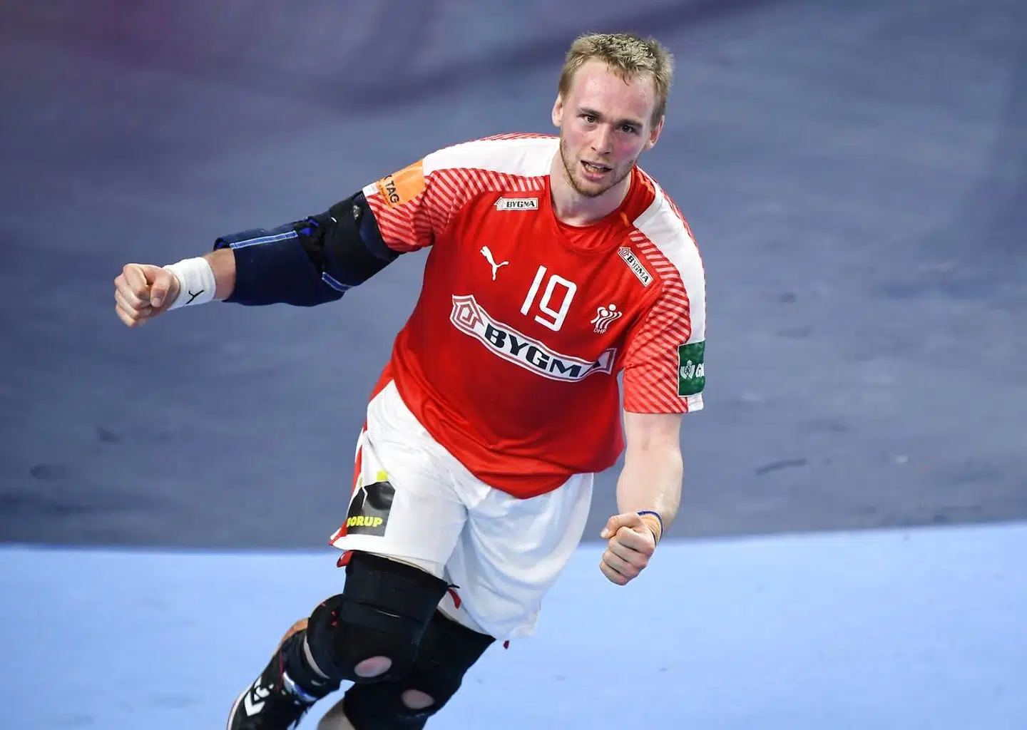 René Toft Hansen har i mange år været ankeret i det danske forsvar. Nu kæmper han for at blive klar til VM på hjemmebane.