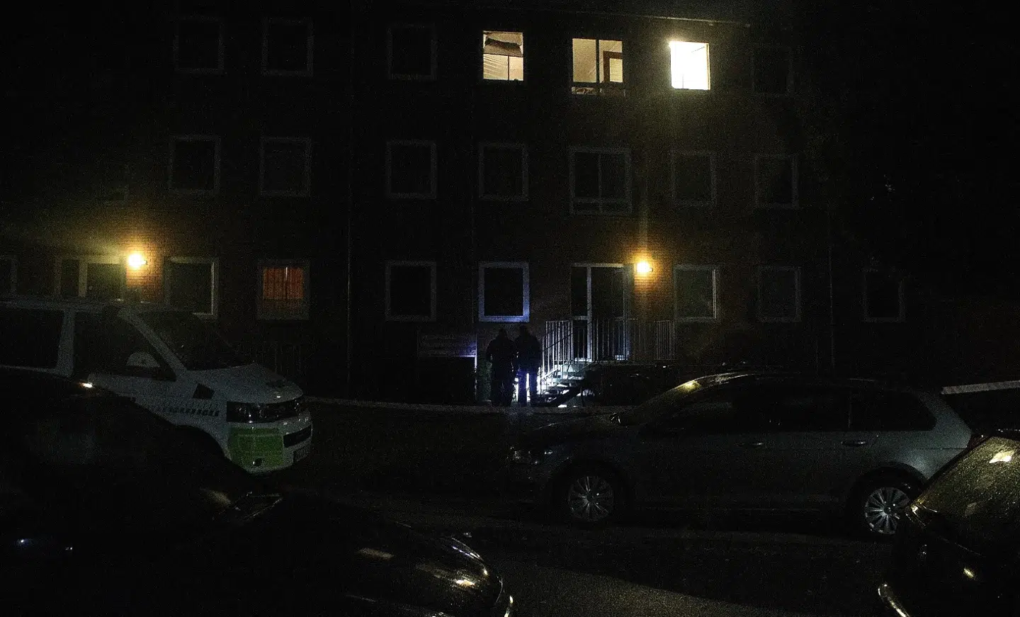 Her ses betjente ved adressen i Kolding.