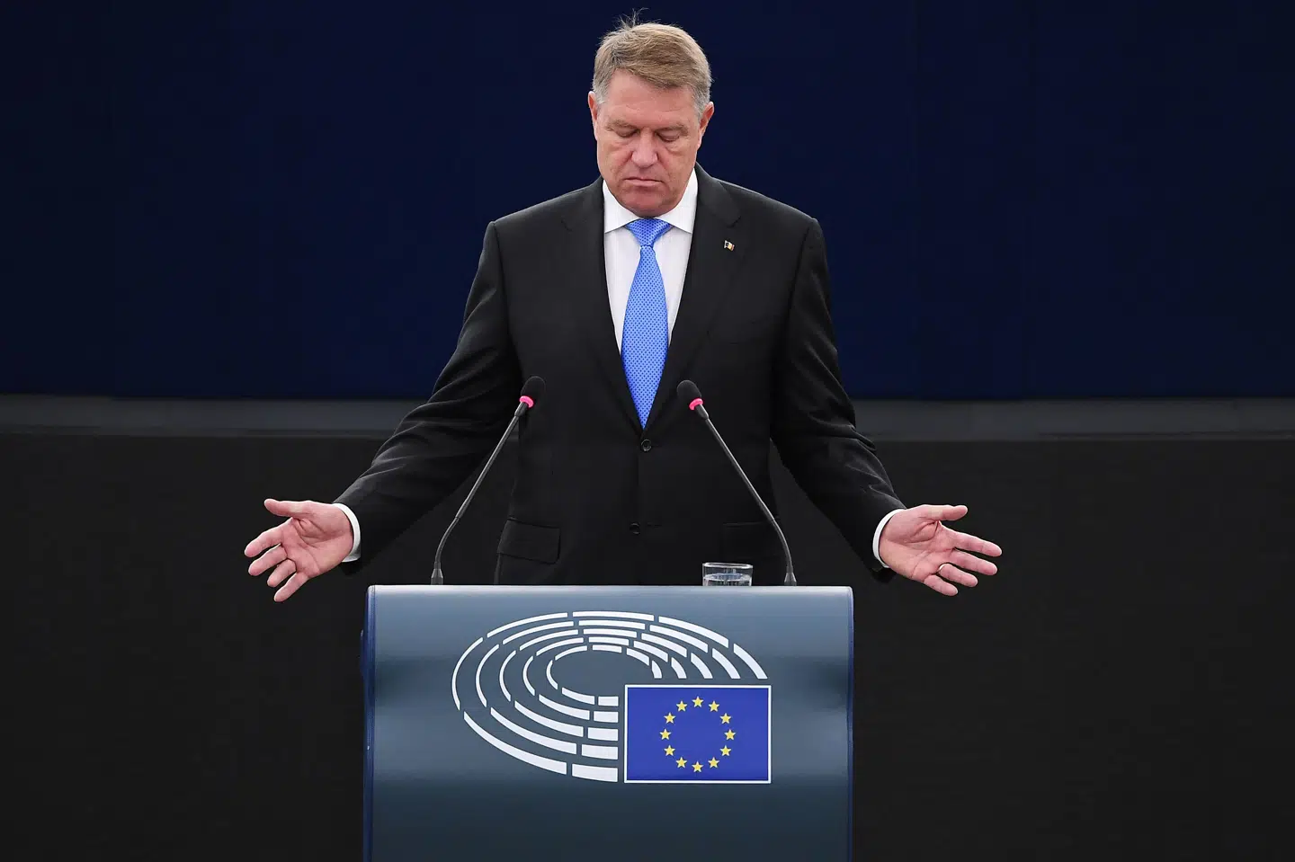 Rumæniens præsident, Klaus Iohannis, siger ifølge Reuters, at han har besluttet sig for at gå efter at blive Natos generalsekretær.