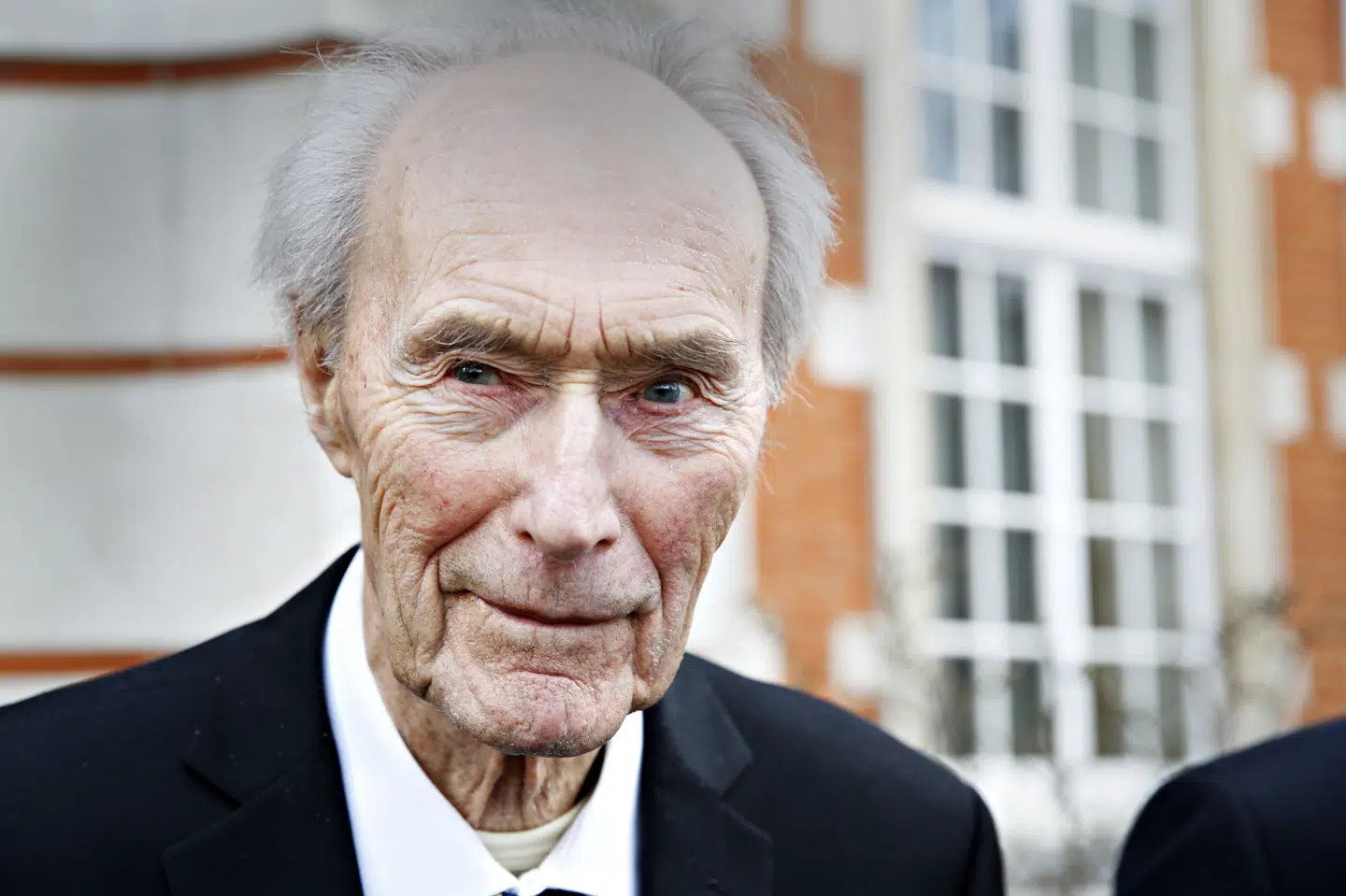 Norge sørger over krigshelten Joachim Rønneberg, som ledede en stor sabotageaktion mod nazisterne i hans besatte hjemland i 1943. Under operationen saboterede han og andre norske frihedskæmpere en tysk-kontrolleret fabrik, som producerede tungt vand med henblik på produktion af atomvåben. Christensen, Marte/Ritzau Scanpix