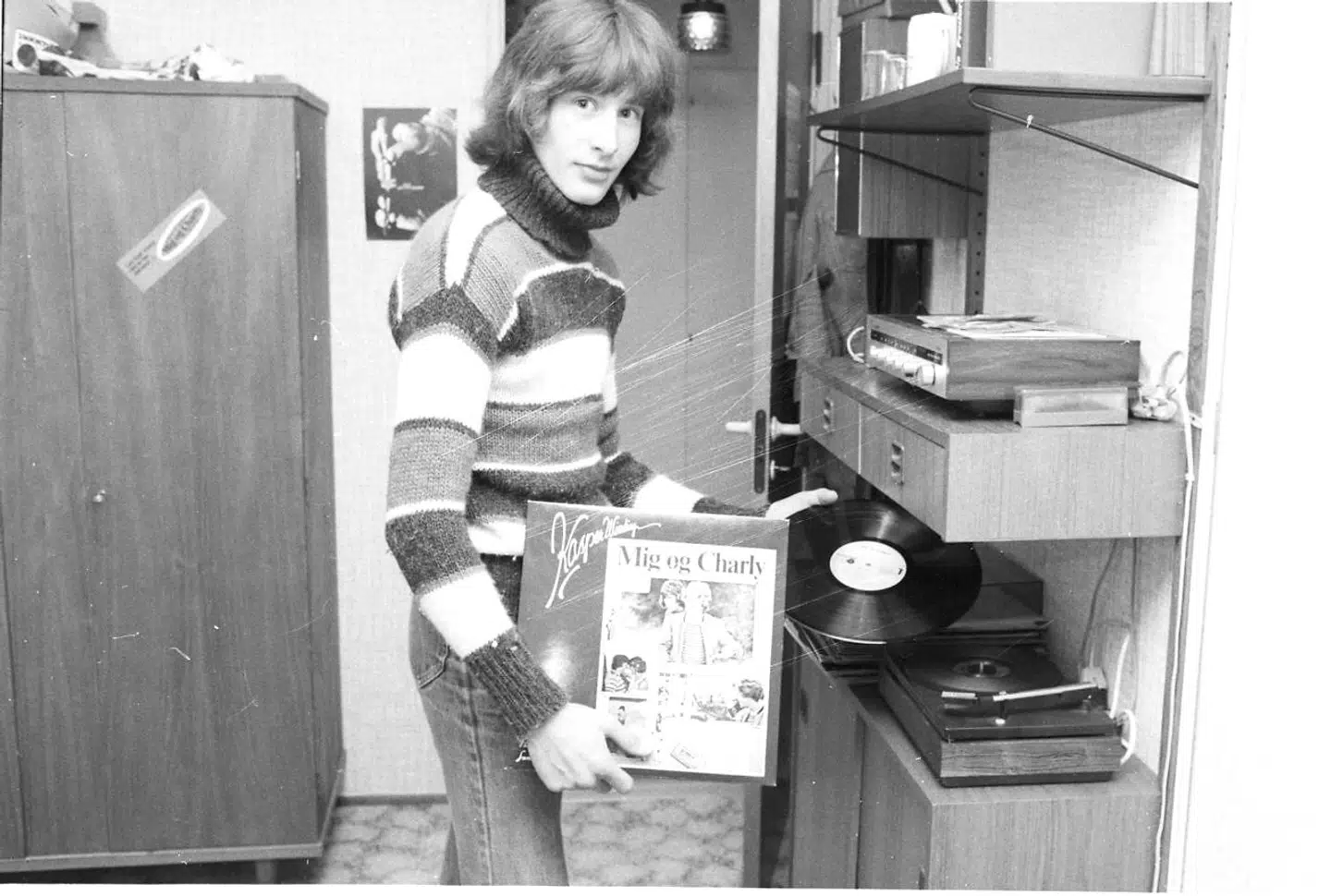 Allan Olsen som ung skuespiller. Han begyndte at drikke som 12-årig og var som 18 årig alkoholiker. Først som 33-årig kom han i behandling, blev ædru og har ikke rørt alkohol siden.