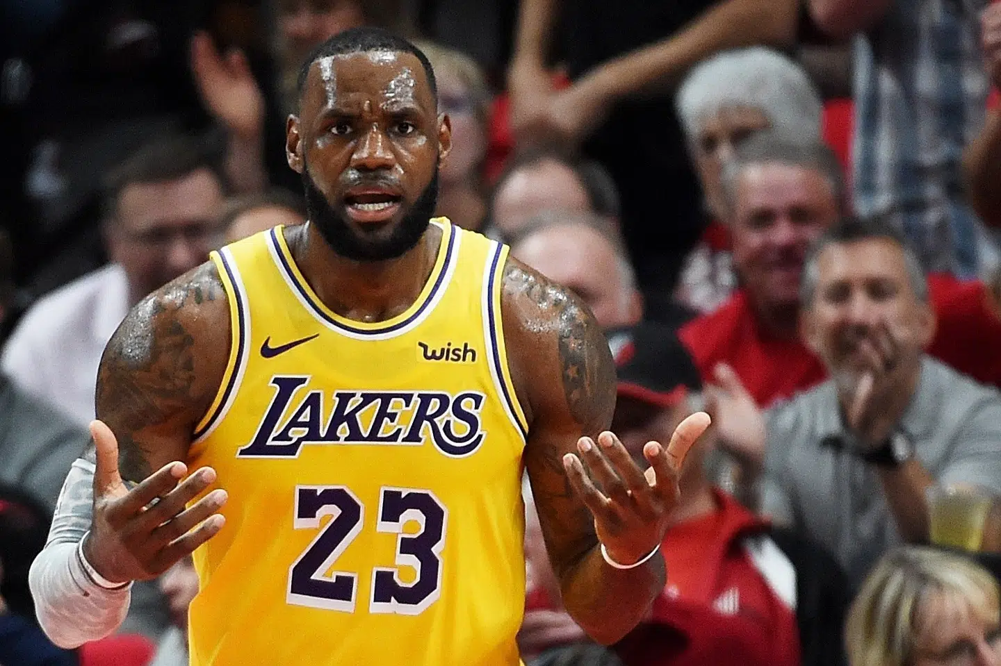 LeBron blev noteret for 26 point i sin debut for Los Angeles Lakers, men det rakte ikke til sejr for det ambitiøse hold. Steve Dykes/Ritzau Scanpix