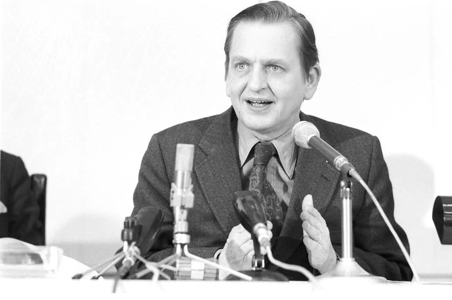 Kort før midnat den 28. februar 1986 blev Sveriges statsminister, Olof Palme, dræbt af skud i det centrale Stockholm.