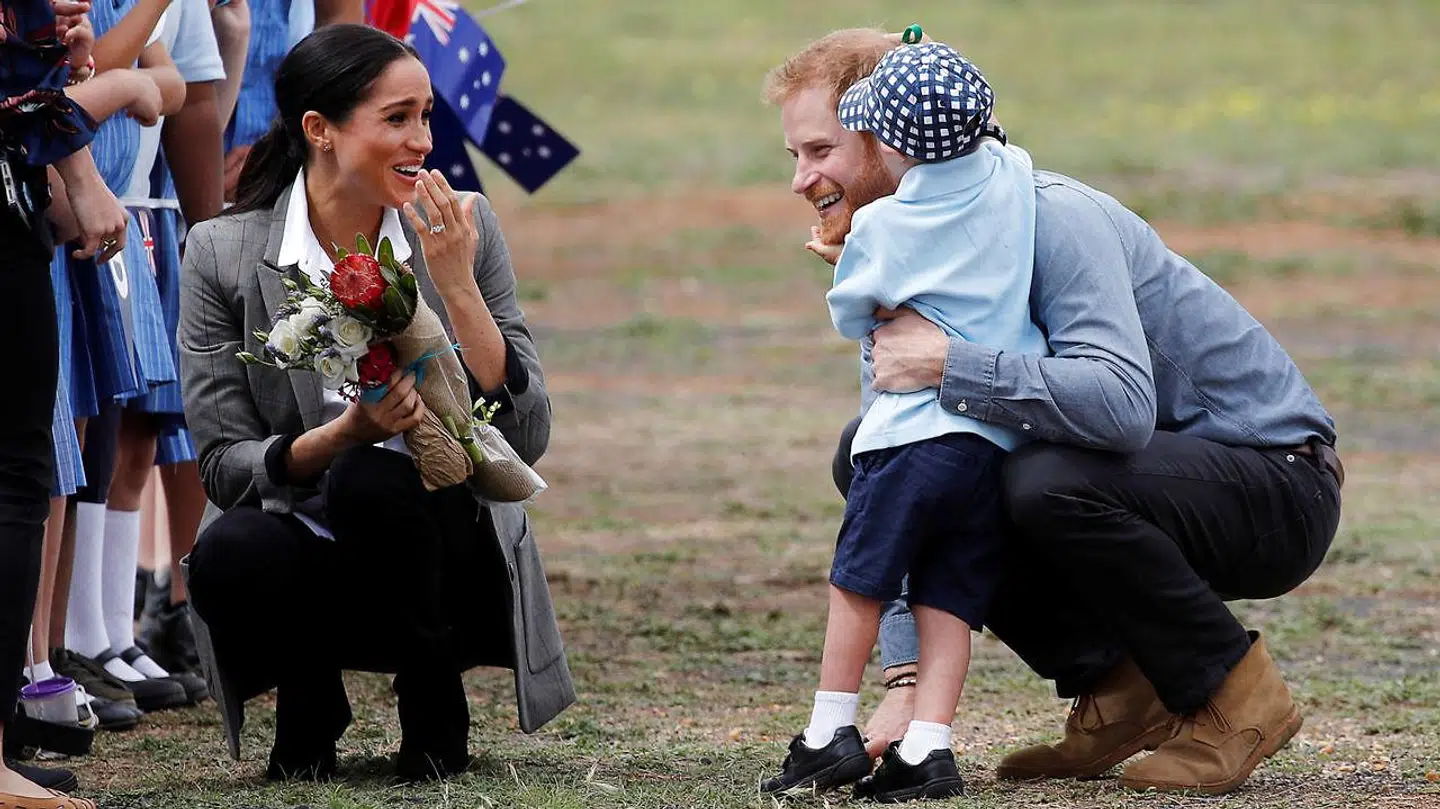 En femårige dreng stjal opmærksomheden under parrets besøg i Australien.