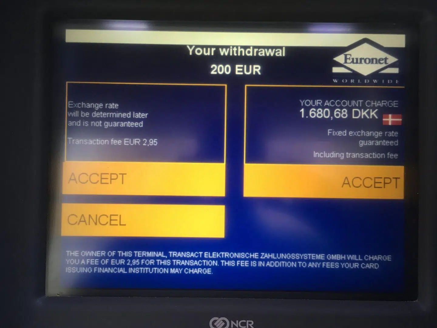 Fordi skiltet med 'cancel' er placeret lige under skiltet, som man skal trykke på for at acceptere at hæve i euro og dermed afvise deres tilbud om at veksle til deres kurs, får man igen det indtryk, at det er farligt at takke nej til tilbuddet.