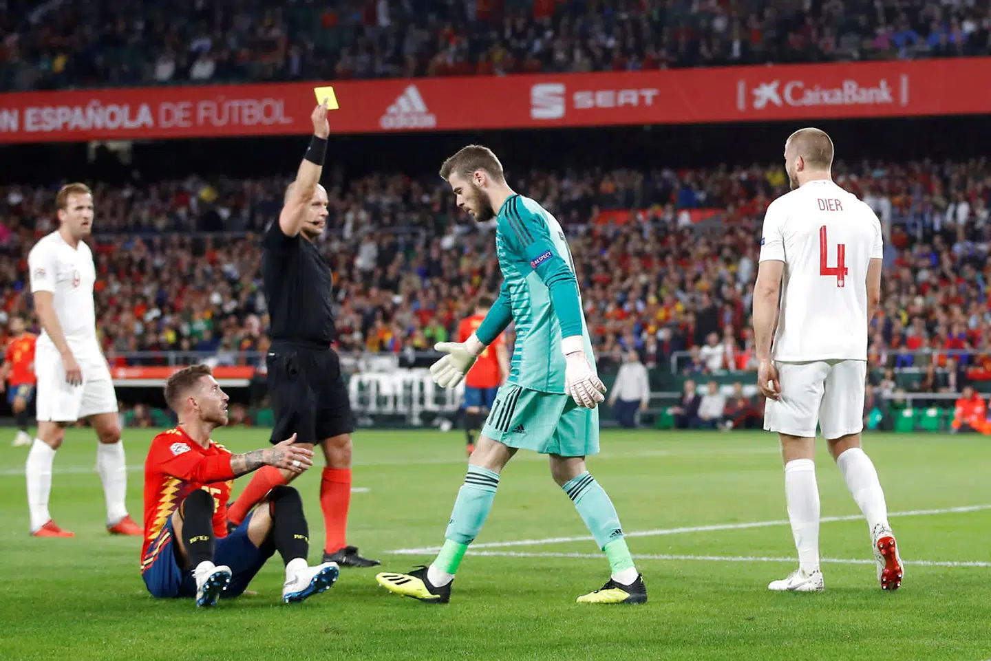 Eric Dier var ganske uforstående over, at han skulle have gult kort i situationen.