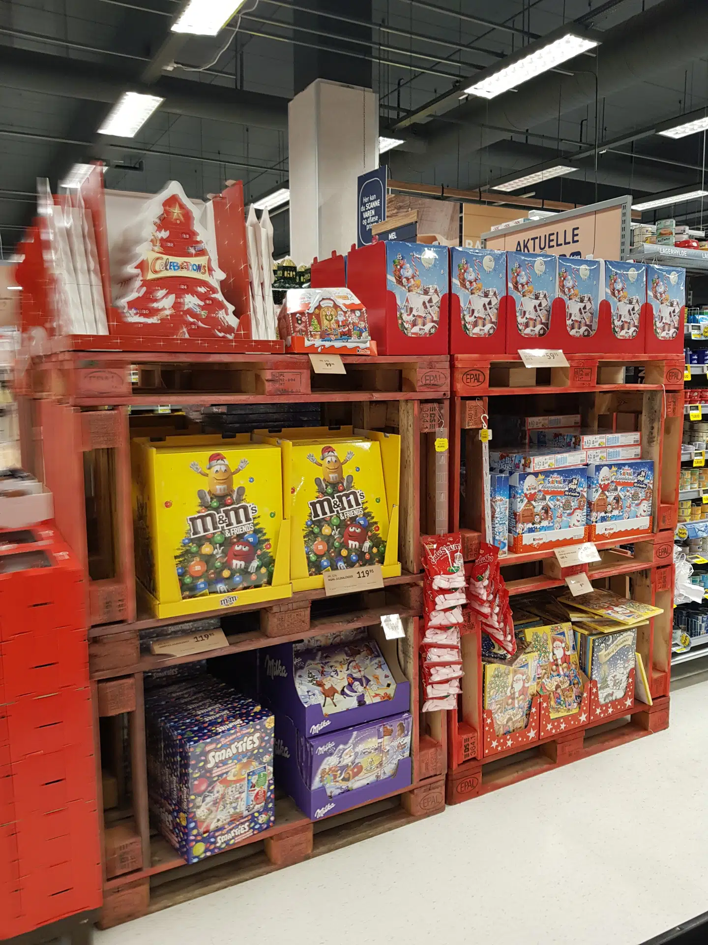 Føtex er allerede begyndt at sælge julekalendere.