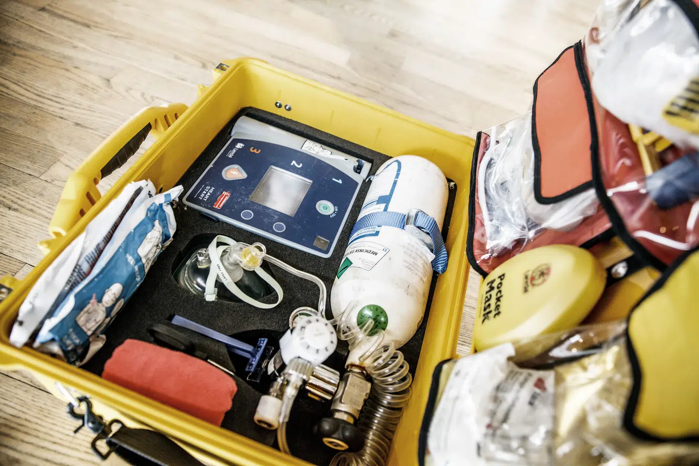 På ti år er antallet af registrerede hjertestartere i Danmark steget fra 134 til 18.700. En hjertestarter sender elektriske stød ind i hjertet for at genskabe den normale hjertefunktion. Jeppe Bjørn Vejlø/arkiv/Ritzau Scanpix