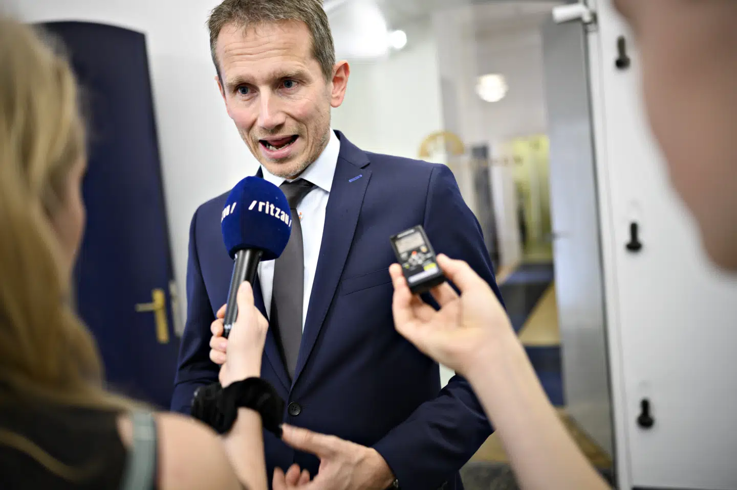 Der er ikke skabt større lønforskelle i globaliseringen mellem ufaglærte, faglærte og højtuddannede. Det siger finansminister Kristian Jensen (V), som henviser til Finansministeriets analyse. Philip Davali/Ritzau Scanpix