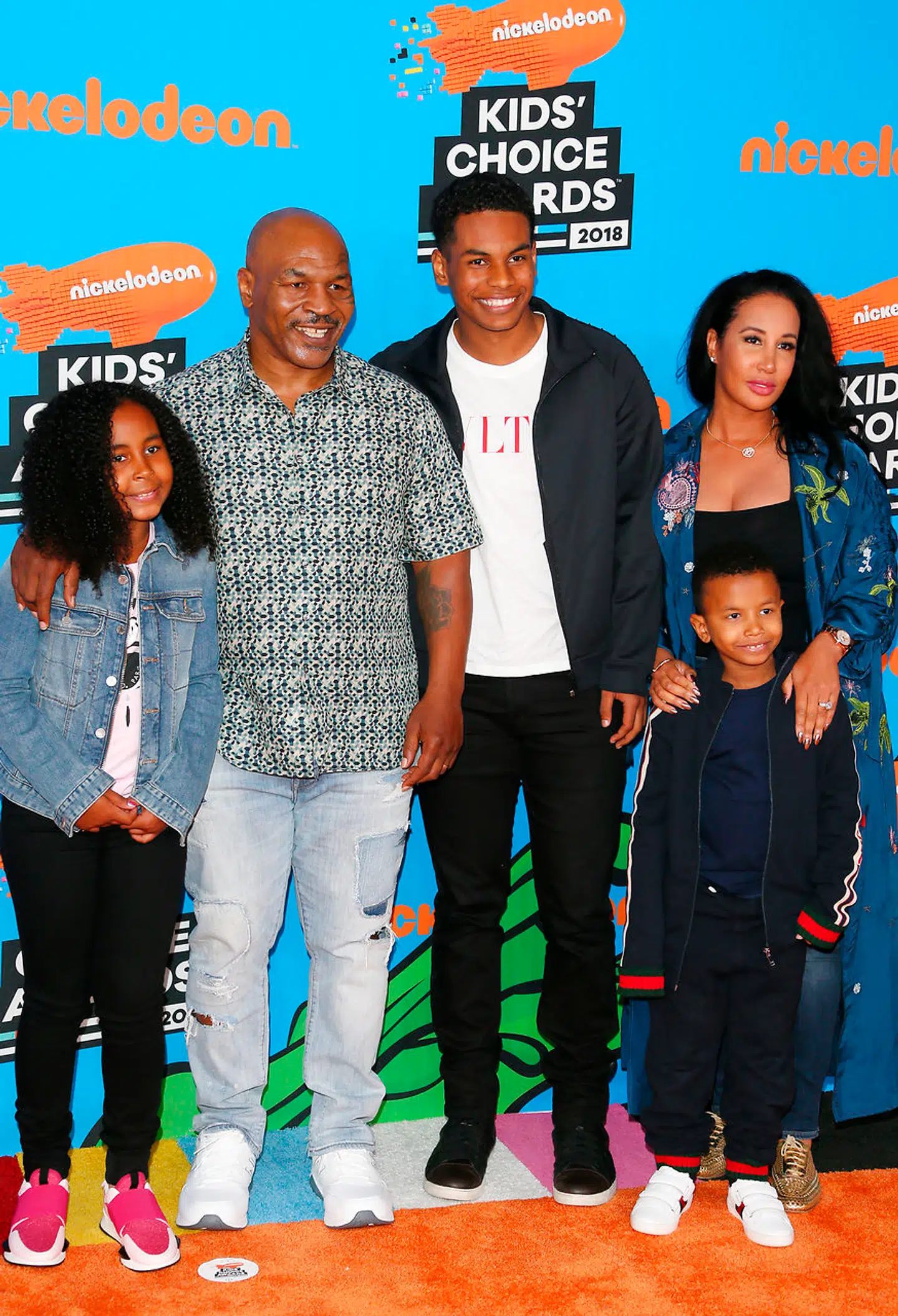 Mike Tyson med sin kone og nogle af sine børn.