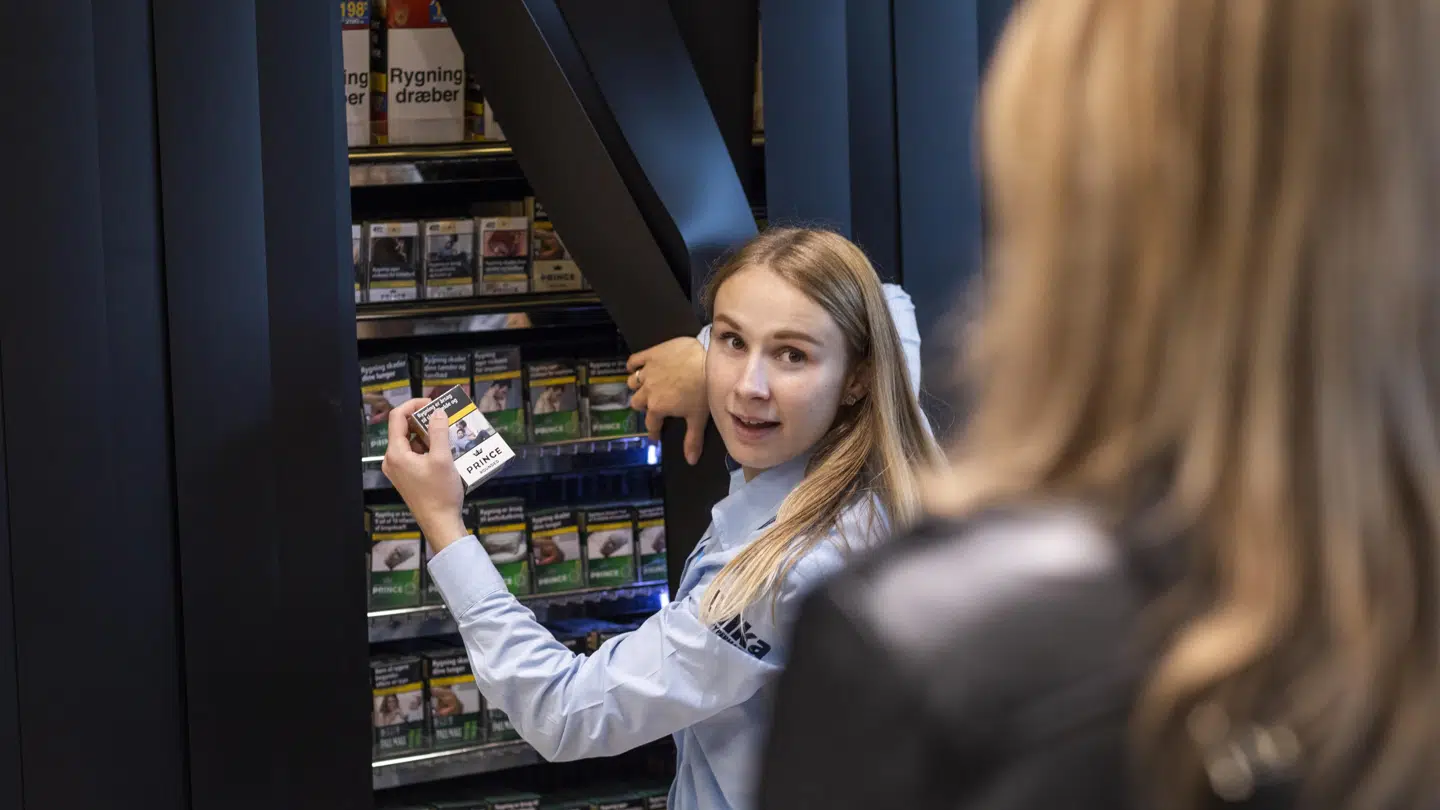 Salling Groups butikker Bilka, Føtex og Netto har gemt cigaretterne væk bag sorte lameller.