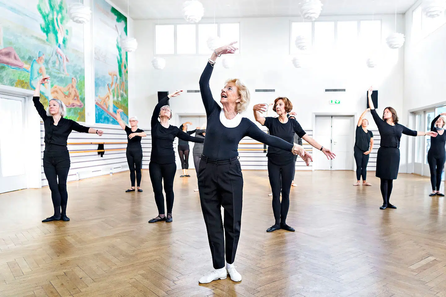Susanne Heering, tidligere balletdanser og balletskoleejer og tæt veninde med Dronning Margrethe. Susanne Heering fylder 80 12. oktober 2018, men underviser stadigvæk et hold voksne piger i ballet hver uge.