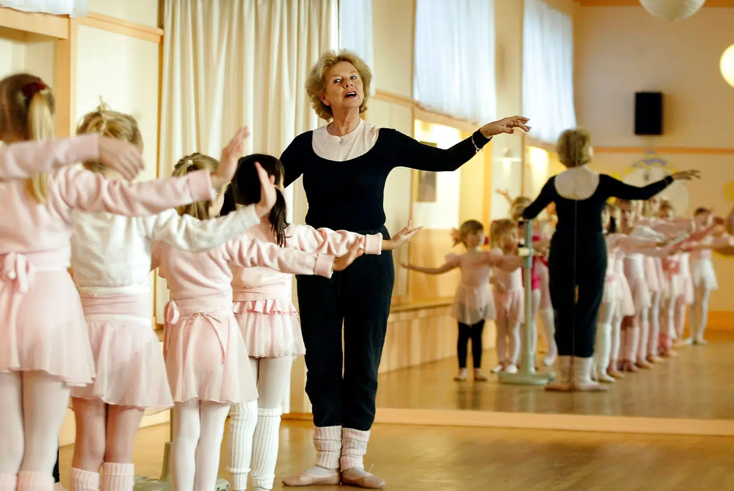 Susanne Heering underviser balletbørn i 2002 på sin balletskole.
