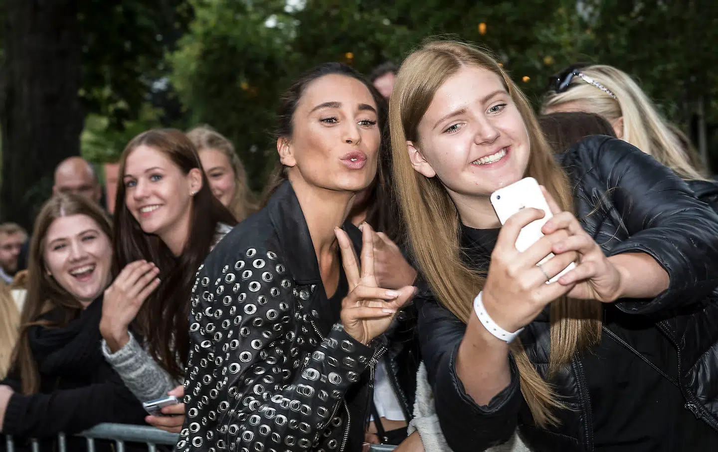 Medina med sine fans.